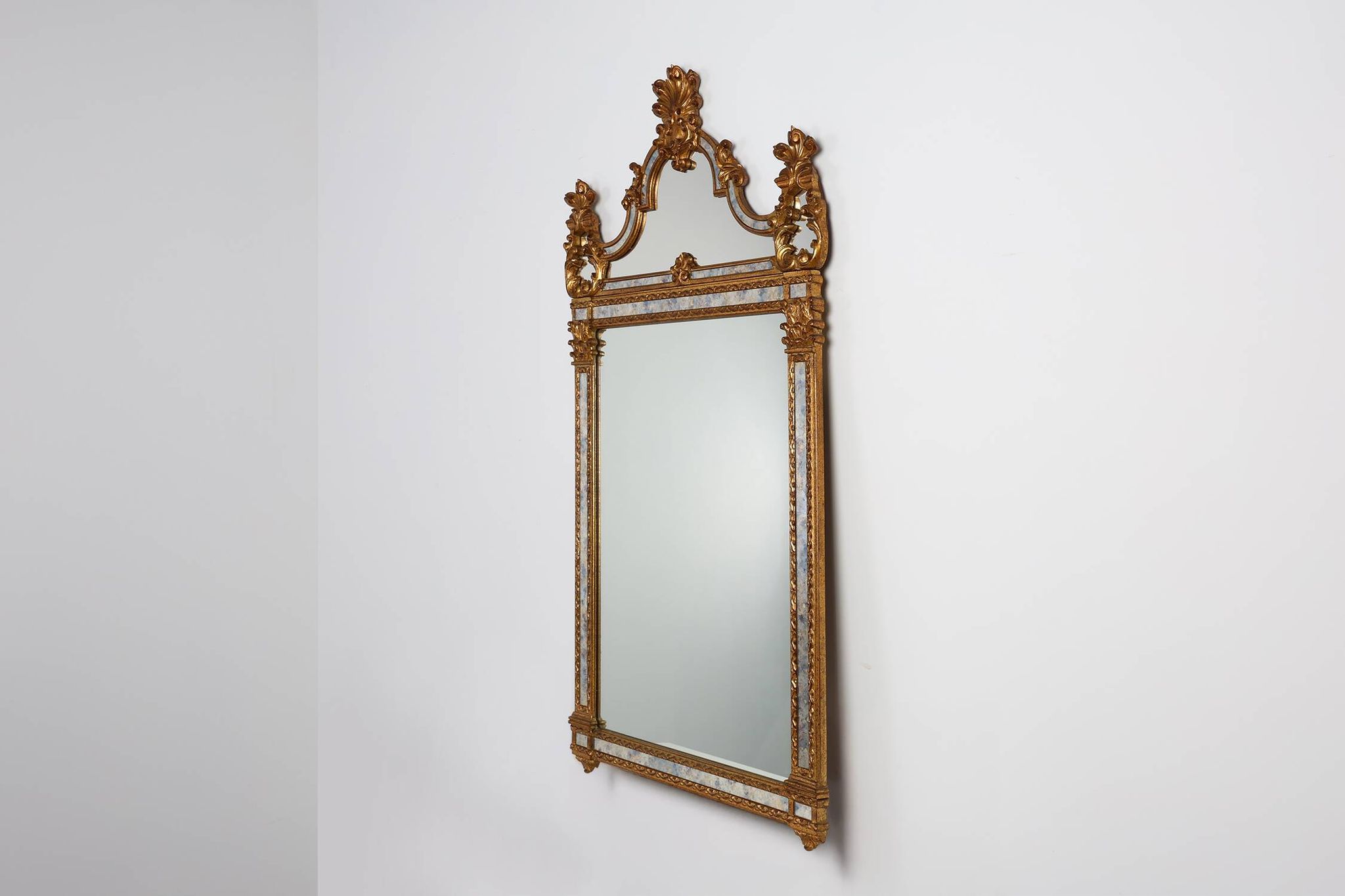Miroir rococo-vénitien belge du XXe siècle en bois doré