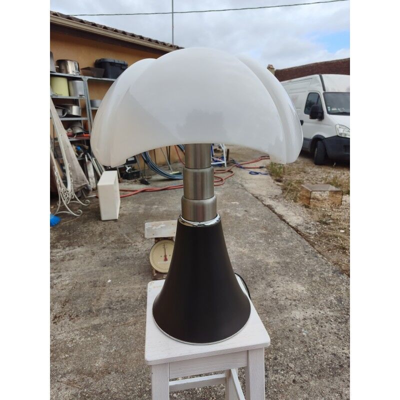 Lampe Pipistrello grand modèle - Gae Aulenti pour Martinelli Luce - base noire