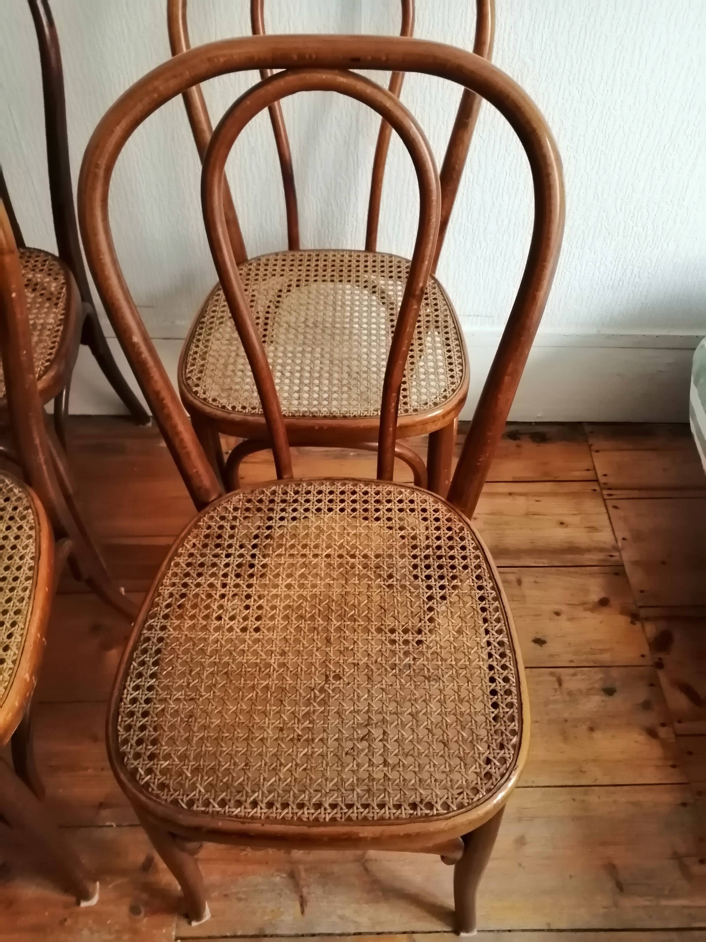 Serie de 4 chaises bistrot cannées