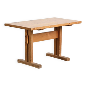 Table en pin massif,