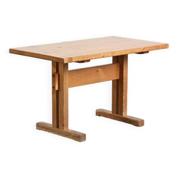 Table en pin massif, Les Arcs, France.