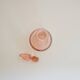 Bouteille en verre rose