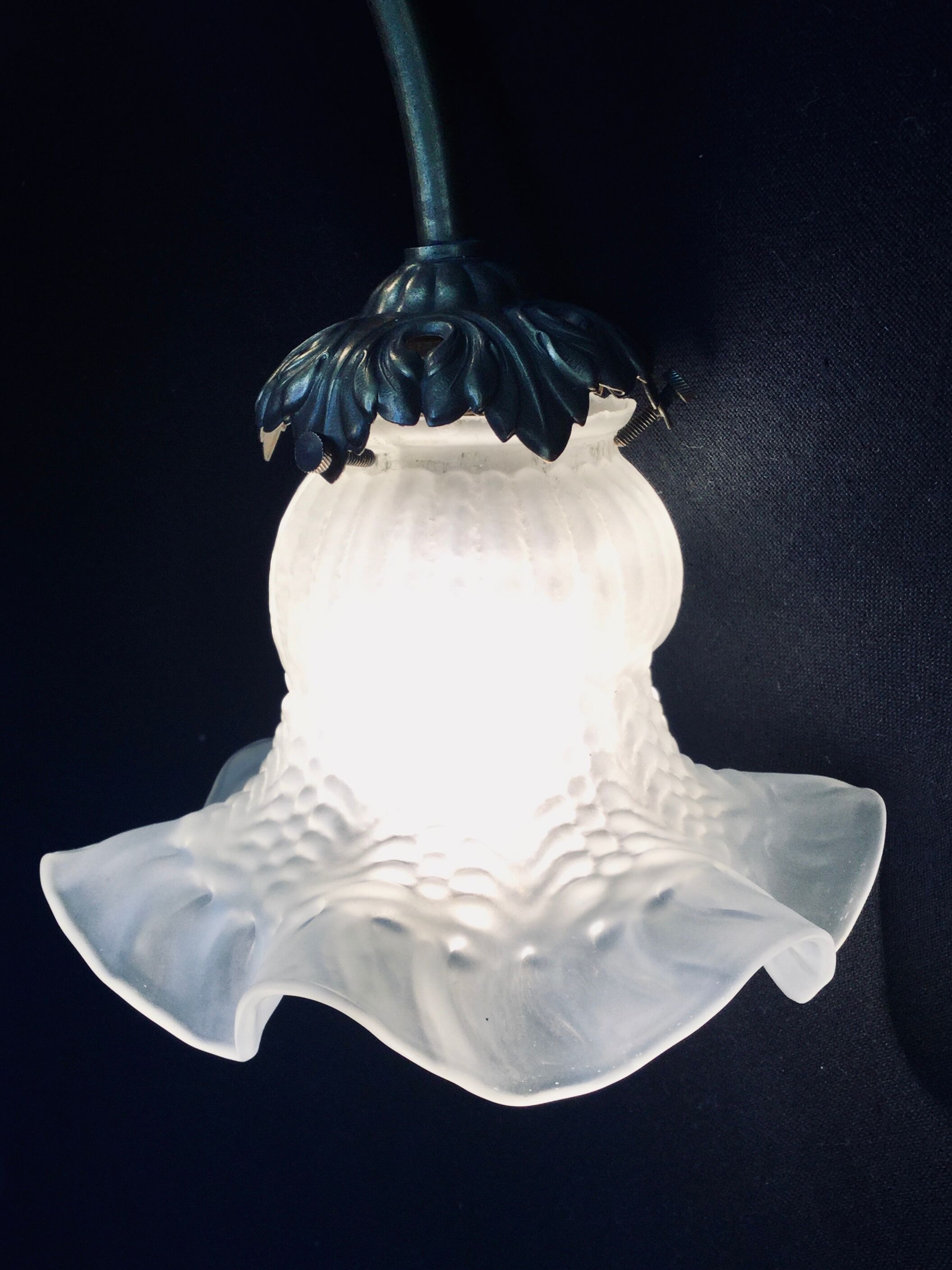 Lustre panier en bronze à 3 lumières
