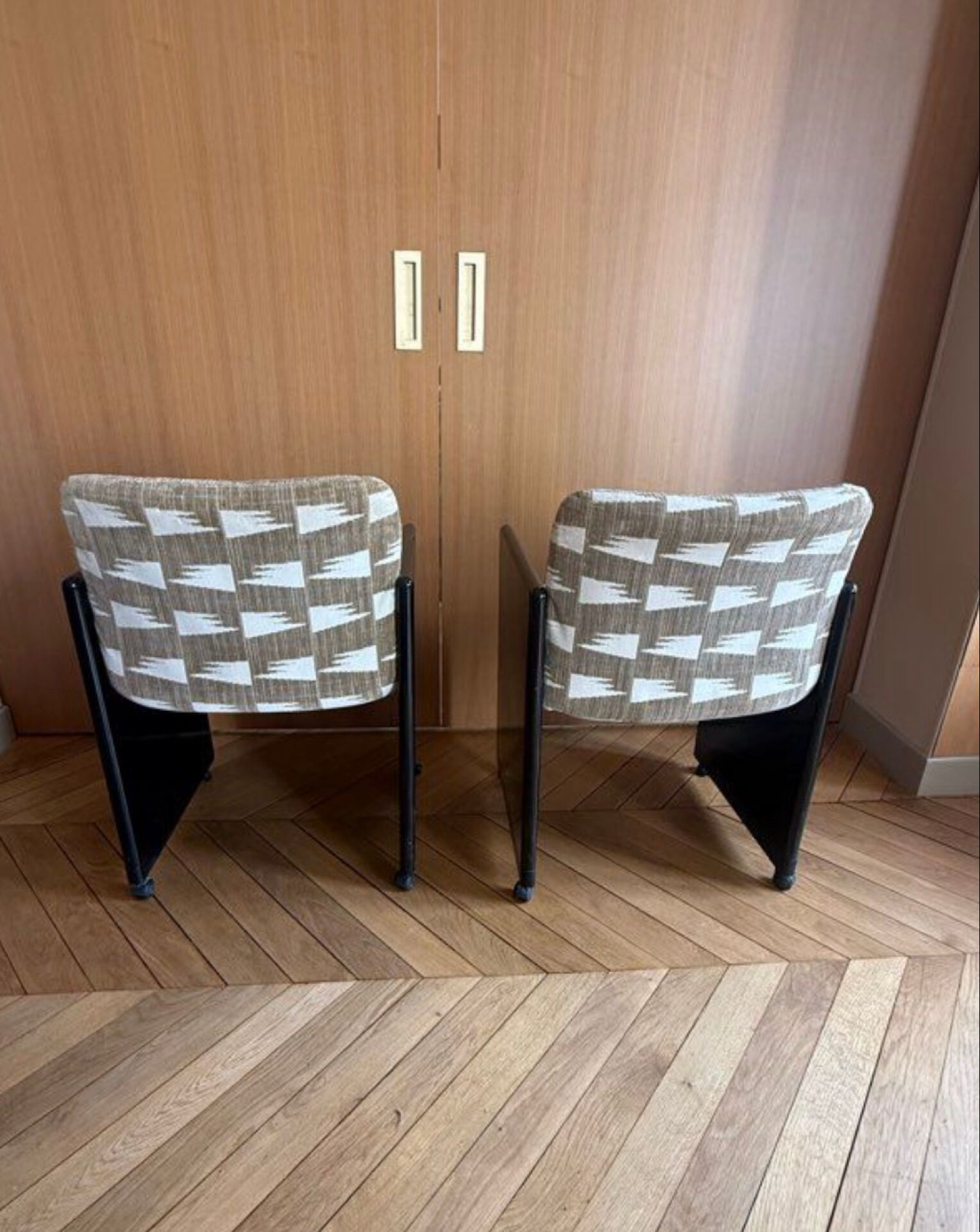 Paire de fauteuils Kazuhide Takahama