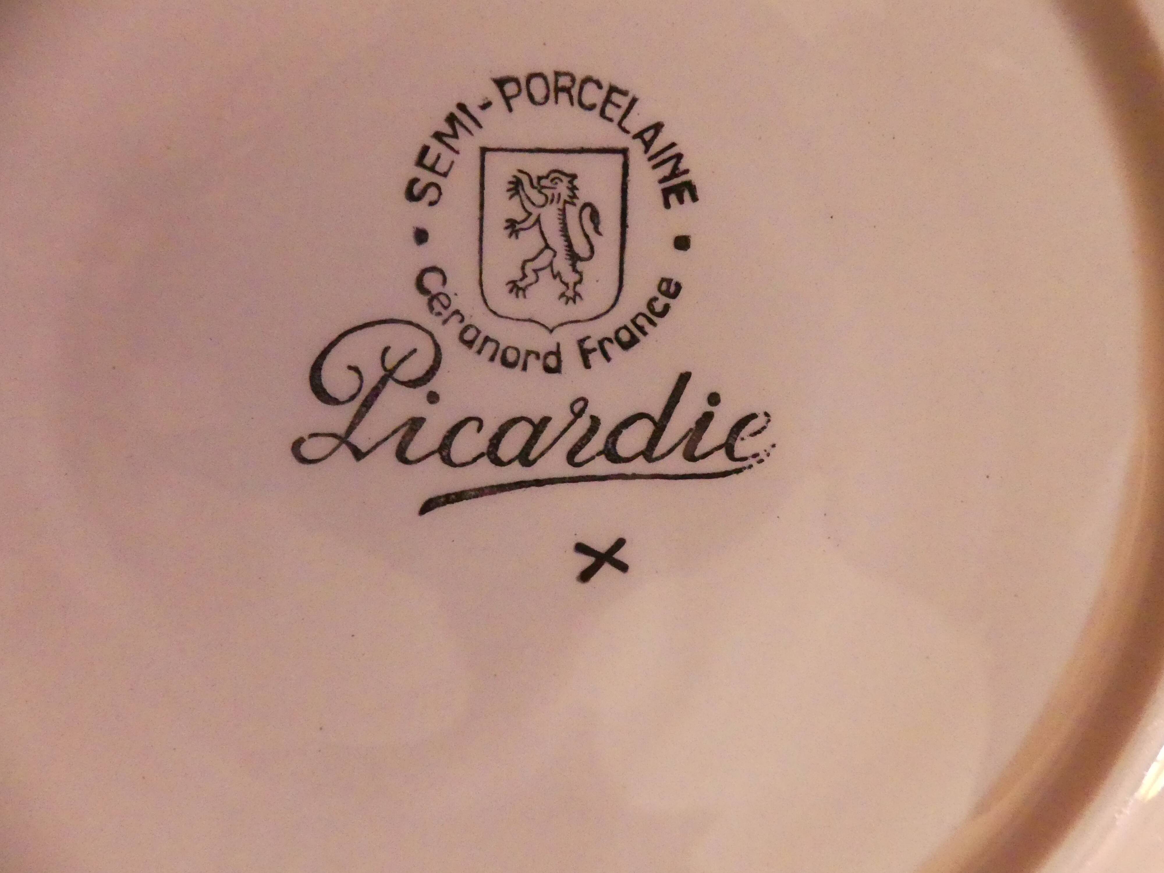 Set of 7 "Picardie" plates from Ceranord in semi-porcelain.