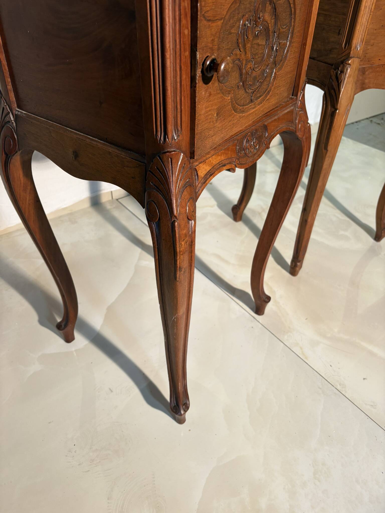 Pair of antique bedside tables with marble top and ceramic niche
