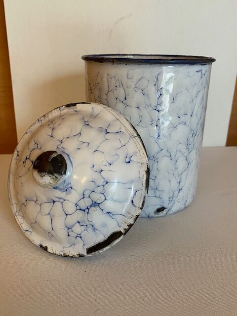 Flour pot and enamel sugar pot