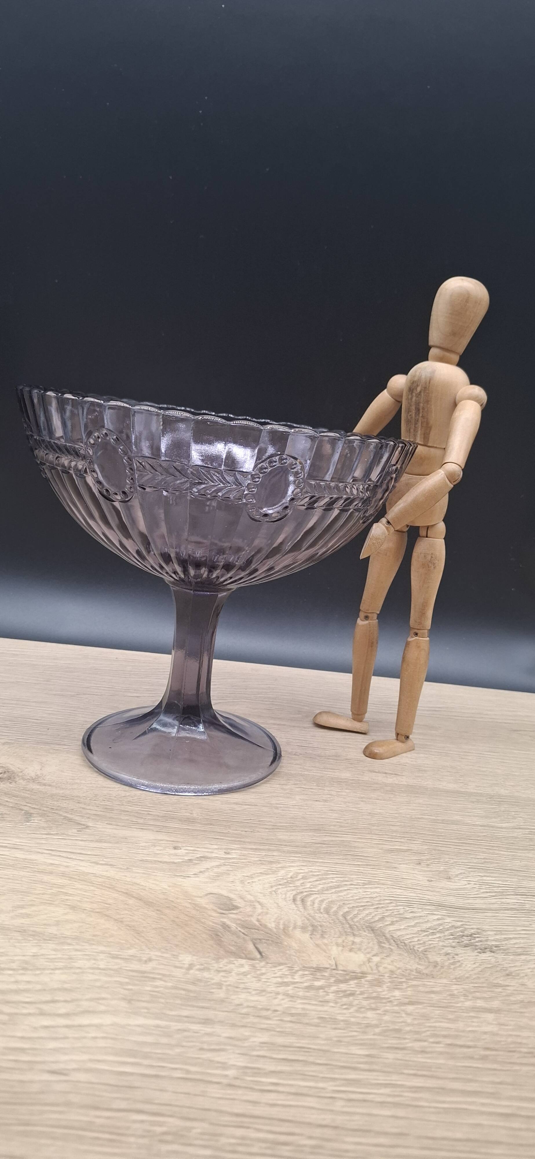 Large purple glass fruit bowl Manage