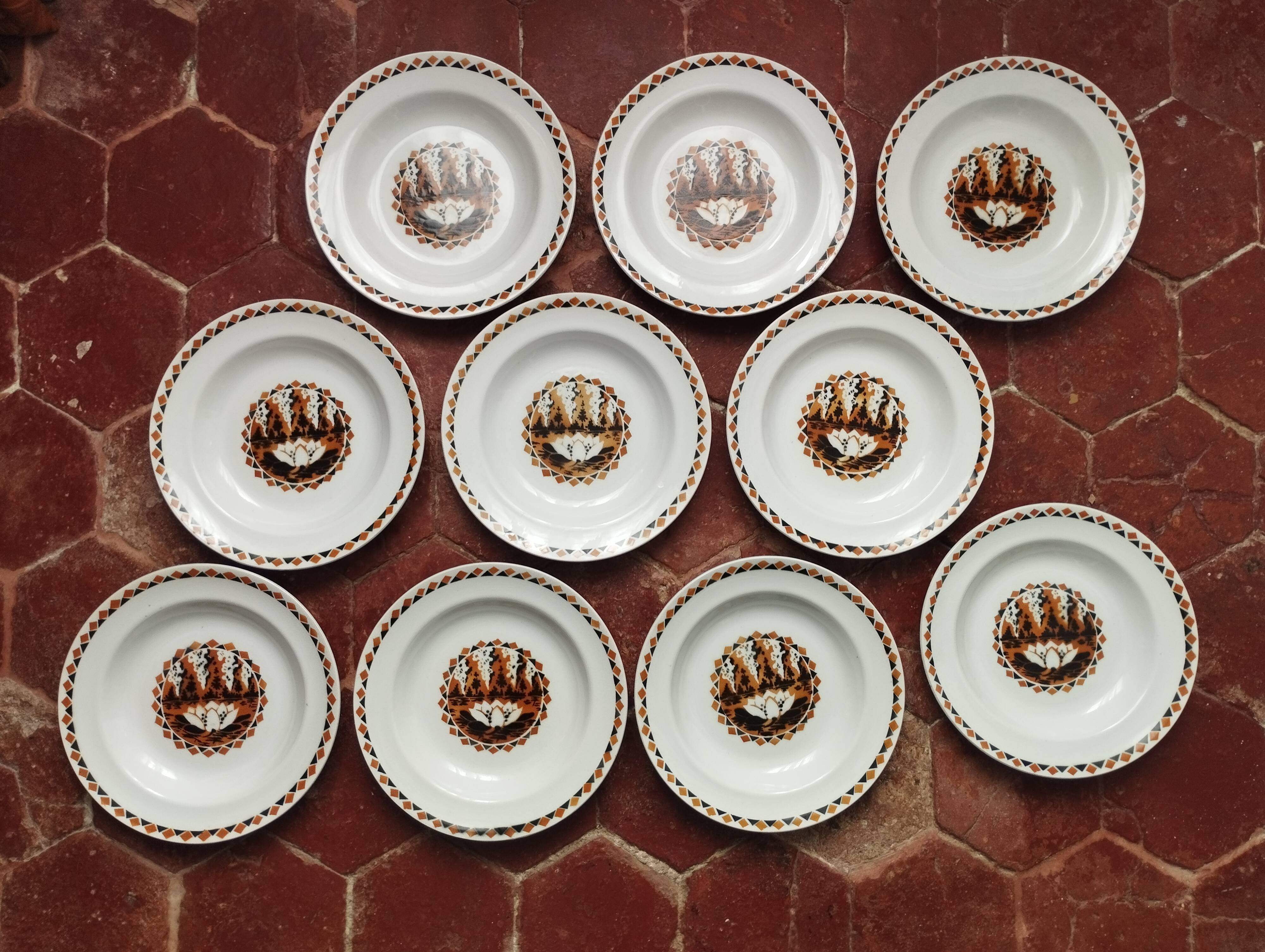 Set of 10 large ironstone plates Art Deco Saint-Amand Water Lily