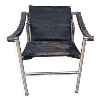 Chaise LC-1 en peau de poney noire par Le Corbusier pour Cassina années 1970