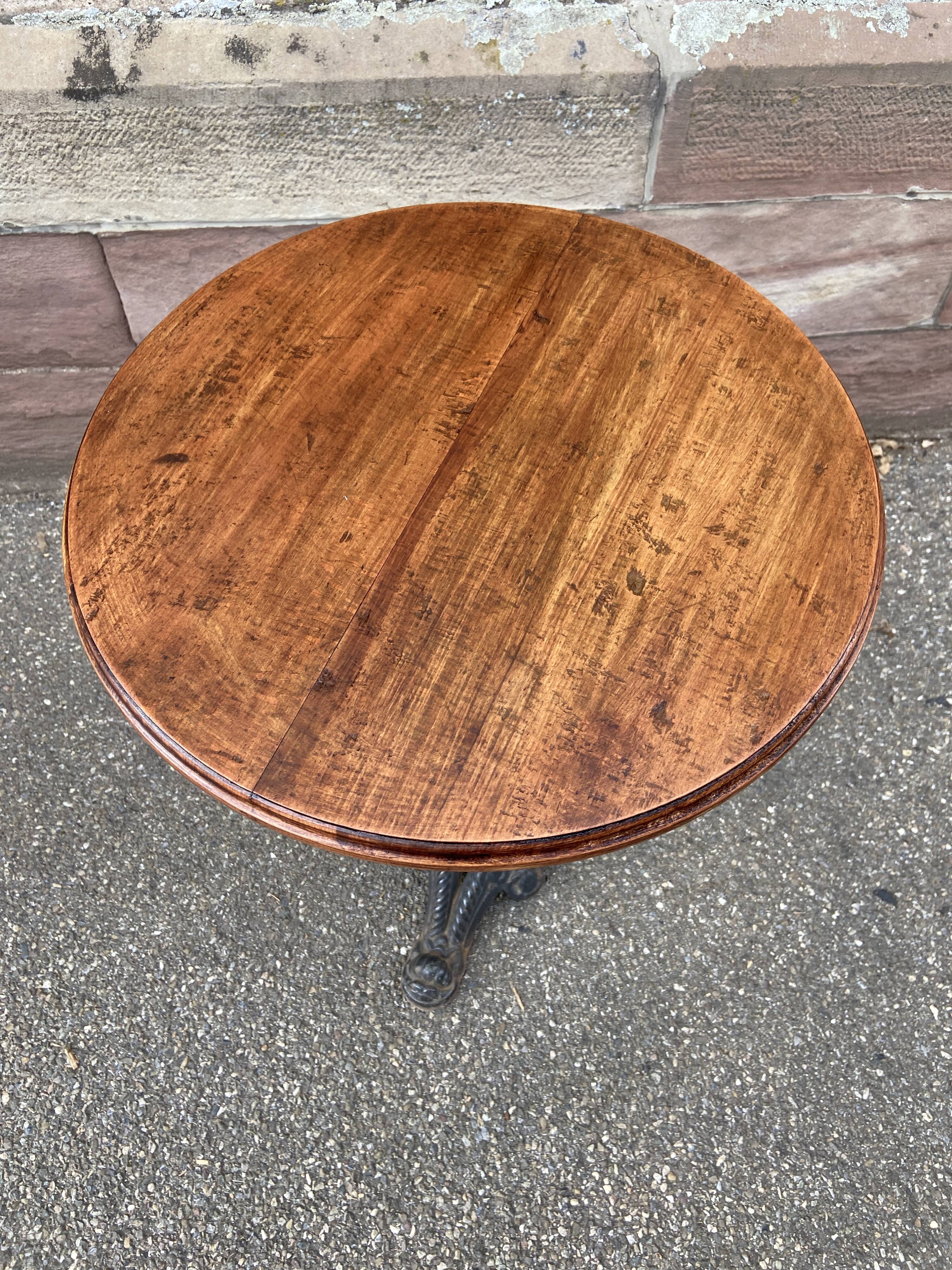 Vintage coffee pedestal table