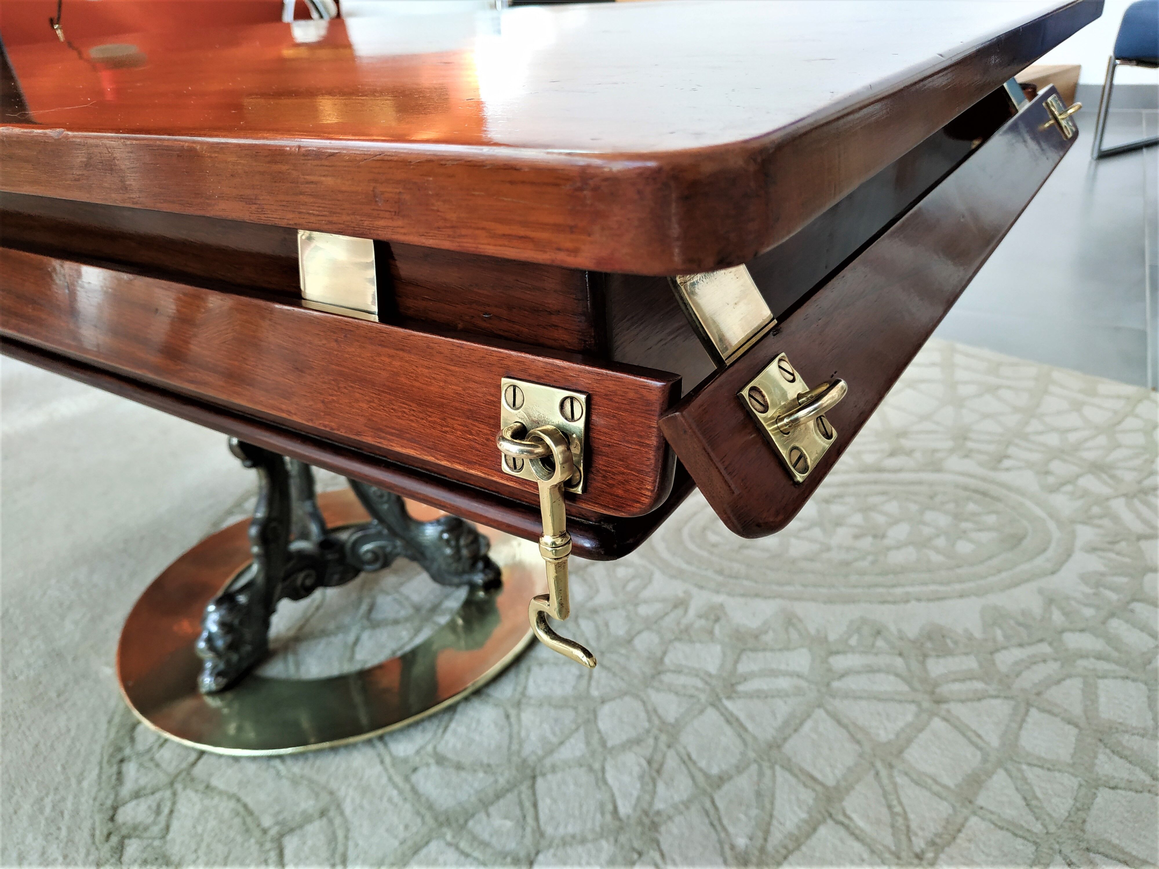 Marine bass table in solid mahogany