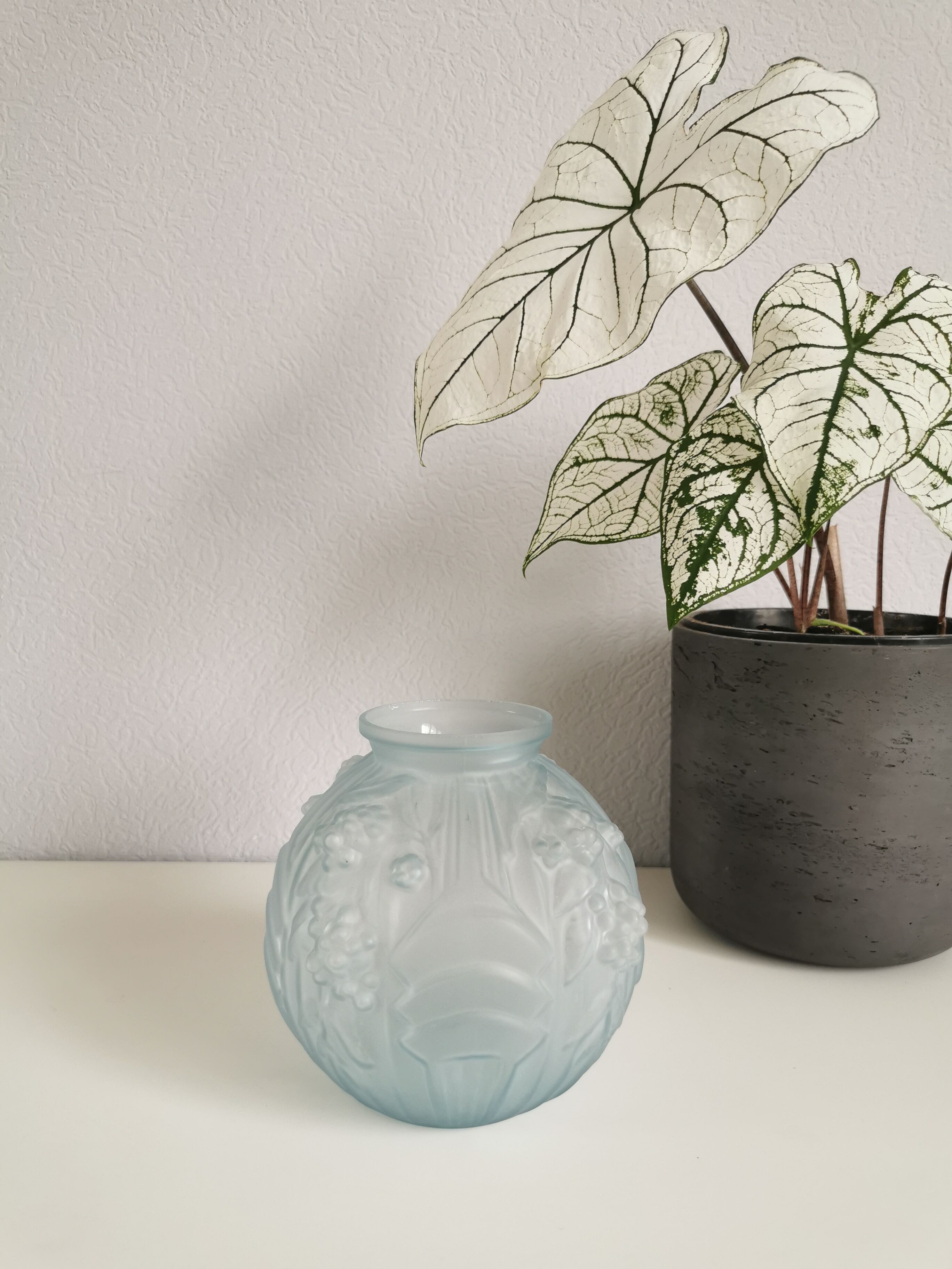 Vase boule bleu