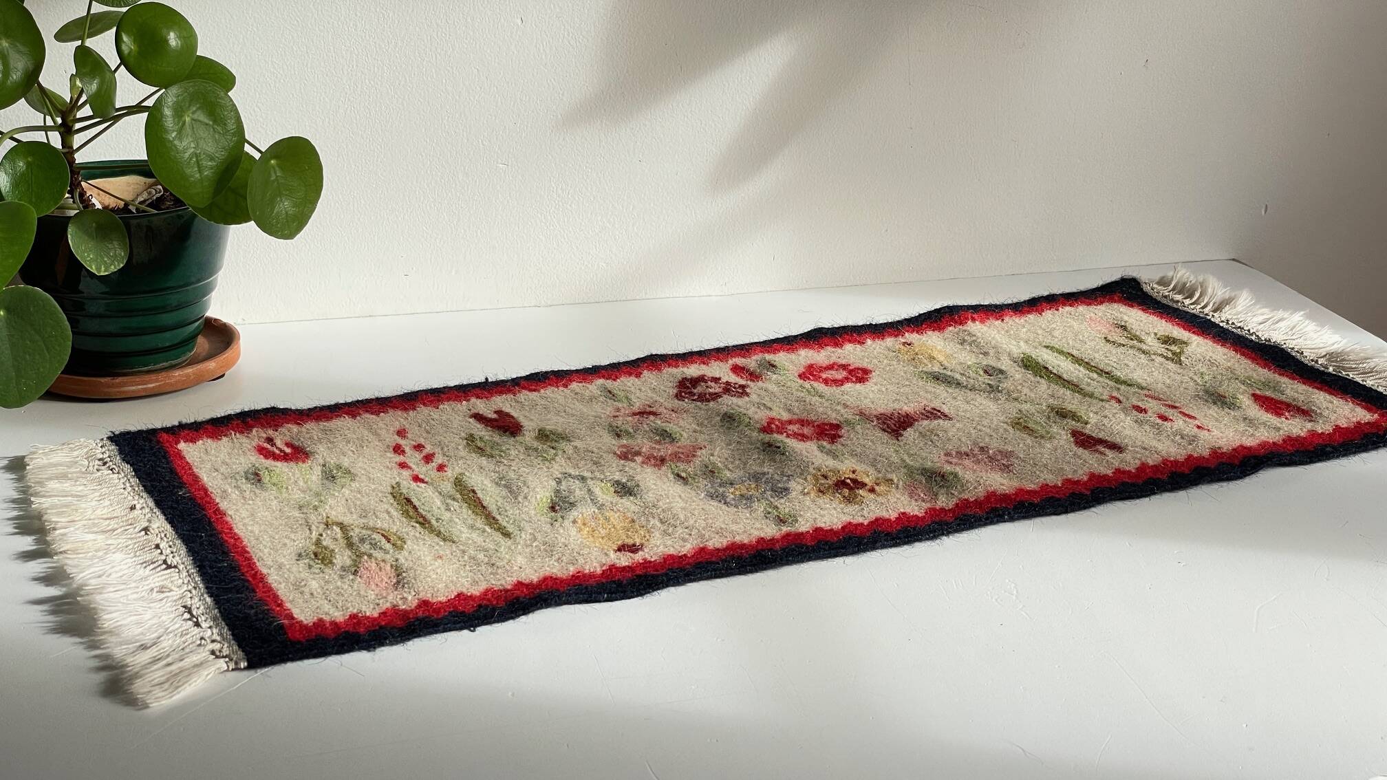 Tapis Rollakan décor de tulipes vintage