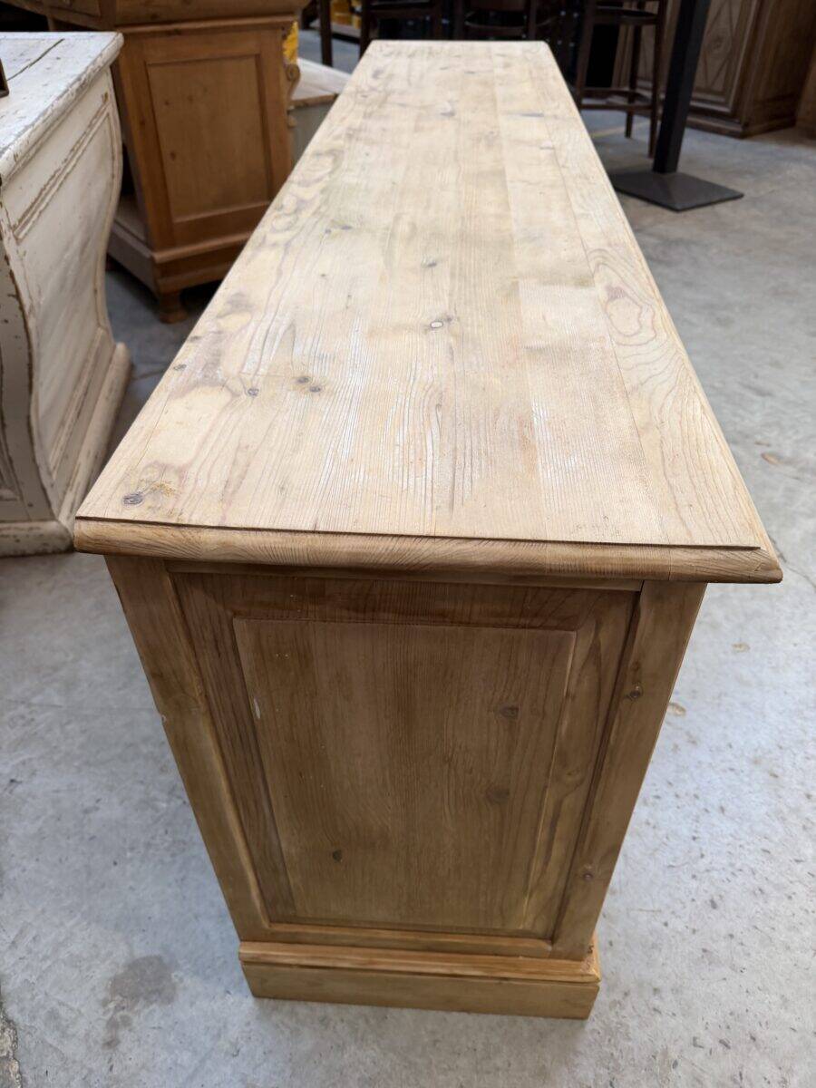 Workshop furniture made of fir.