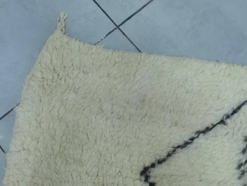 Unique Berber Moroccan rug 200cm x 300cm