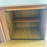 Petite armoire chêne et osier 1960