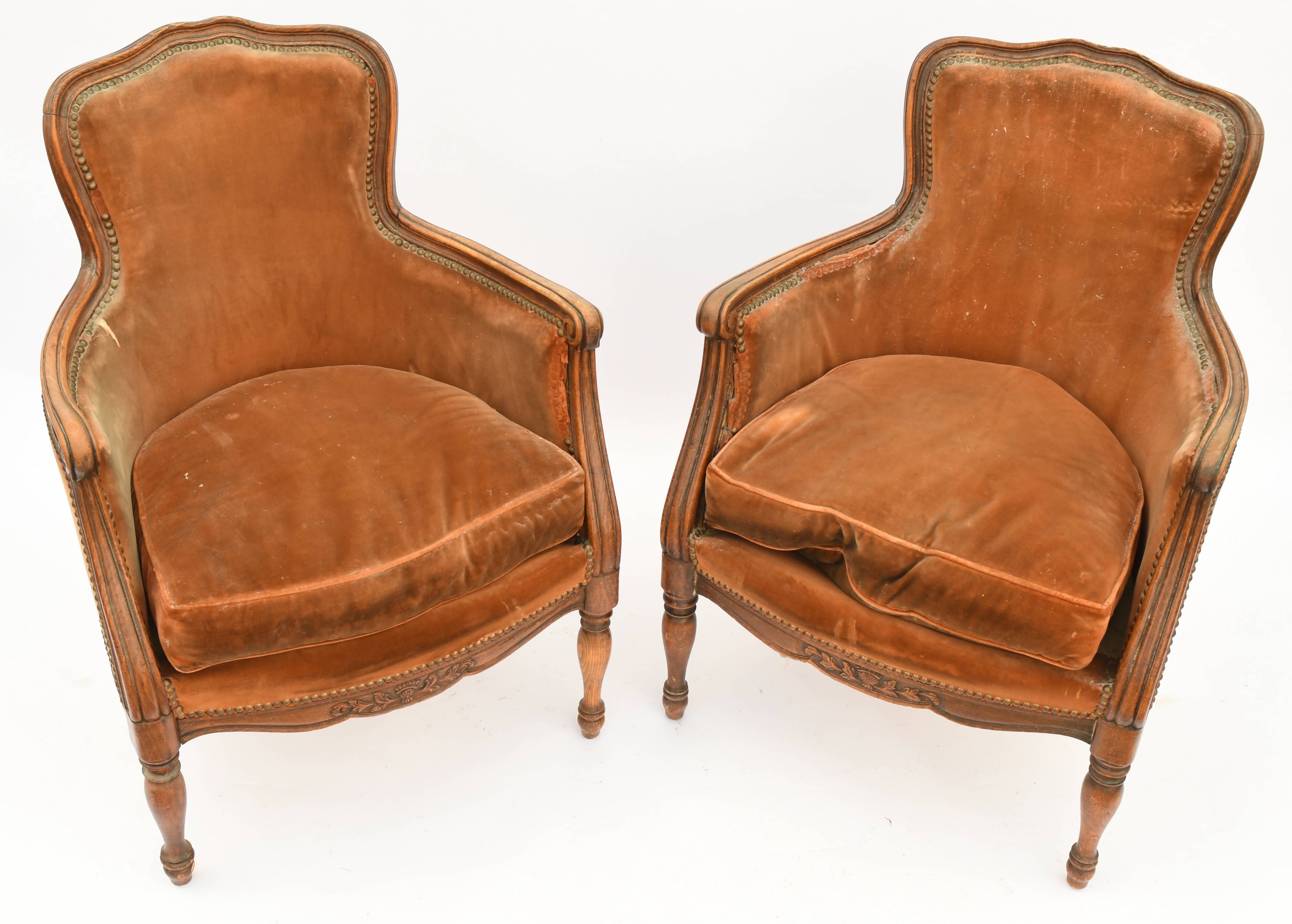 Paire de fauteuils bergère de style Louis XV