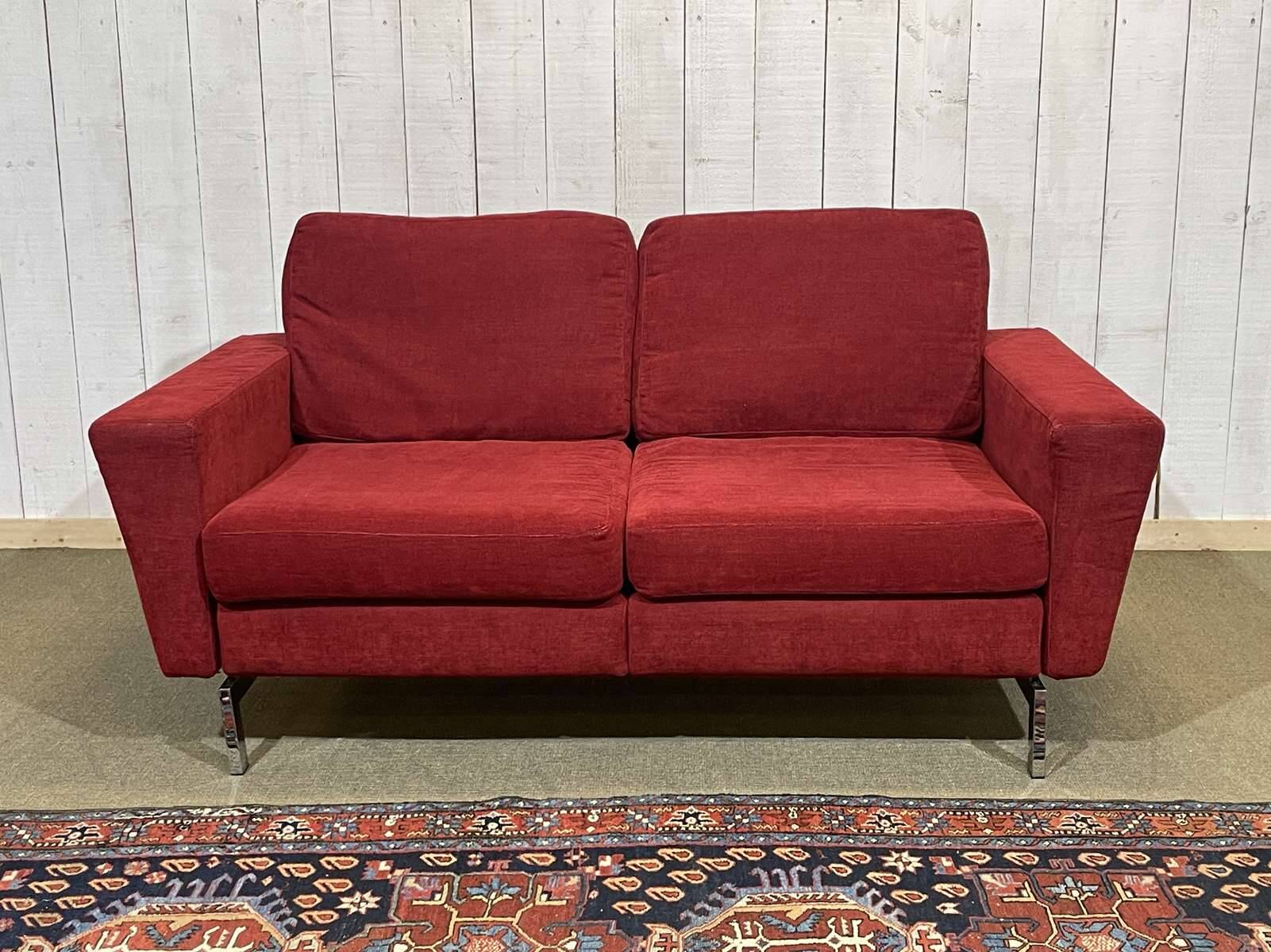 Canapé moderne en tissu et piètement chromé
