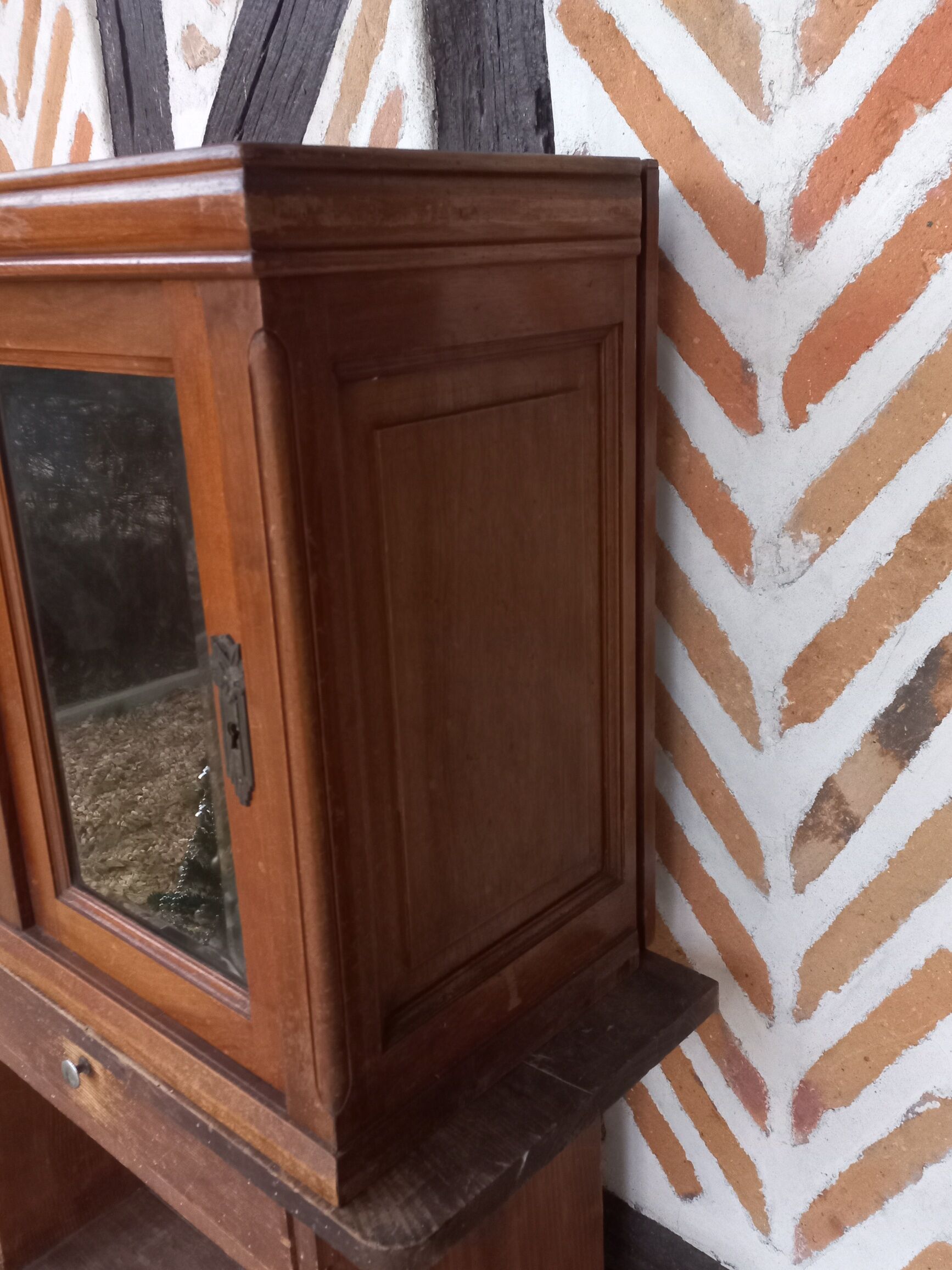 Chevat showcase wood glass