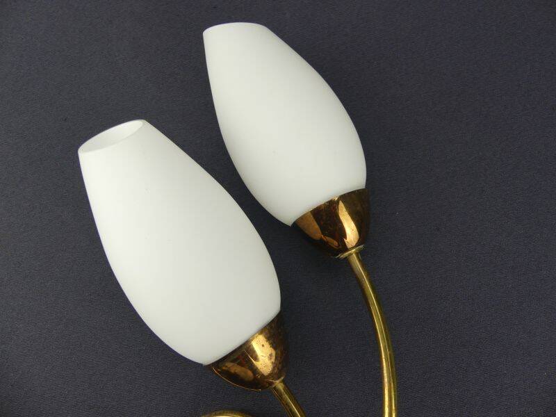 Vintage brass wall light with 3 glass tulips.