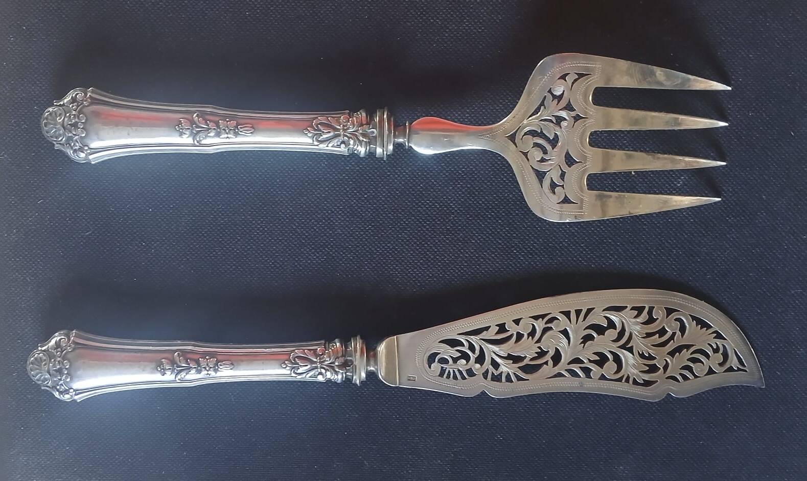 Antique fish service