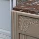 Commode vintage rénovée avec marbre rouge et blanc – 4 tiroirs