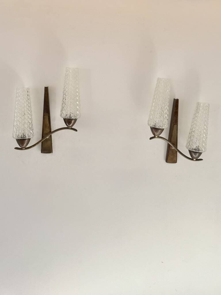 Paire d'appliques vintage en laiton et verre pressé-moulé, France, 1950