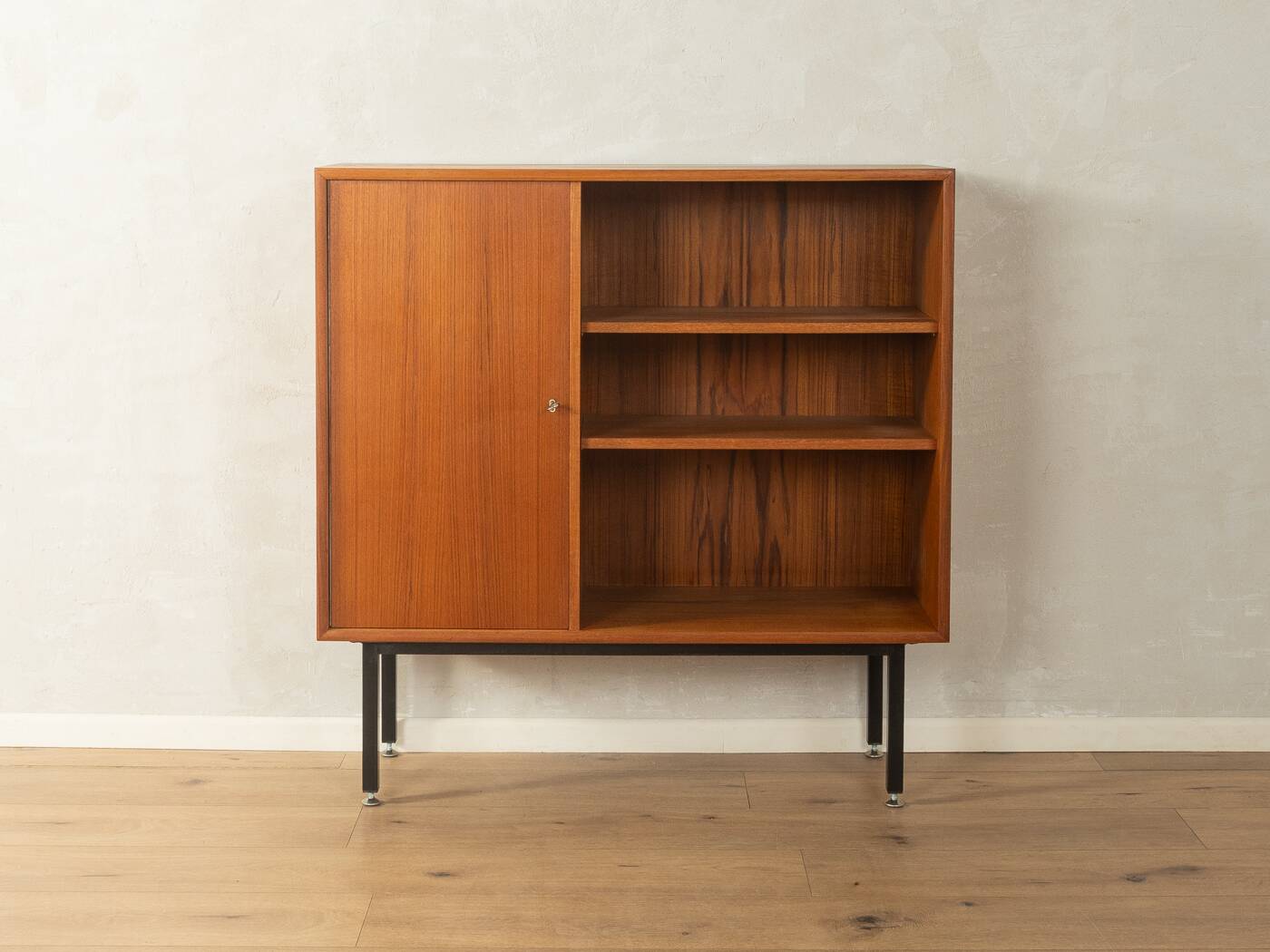 Commode classique des années 1960