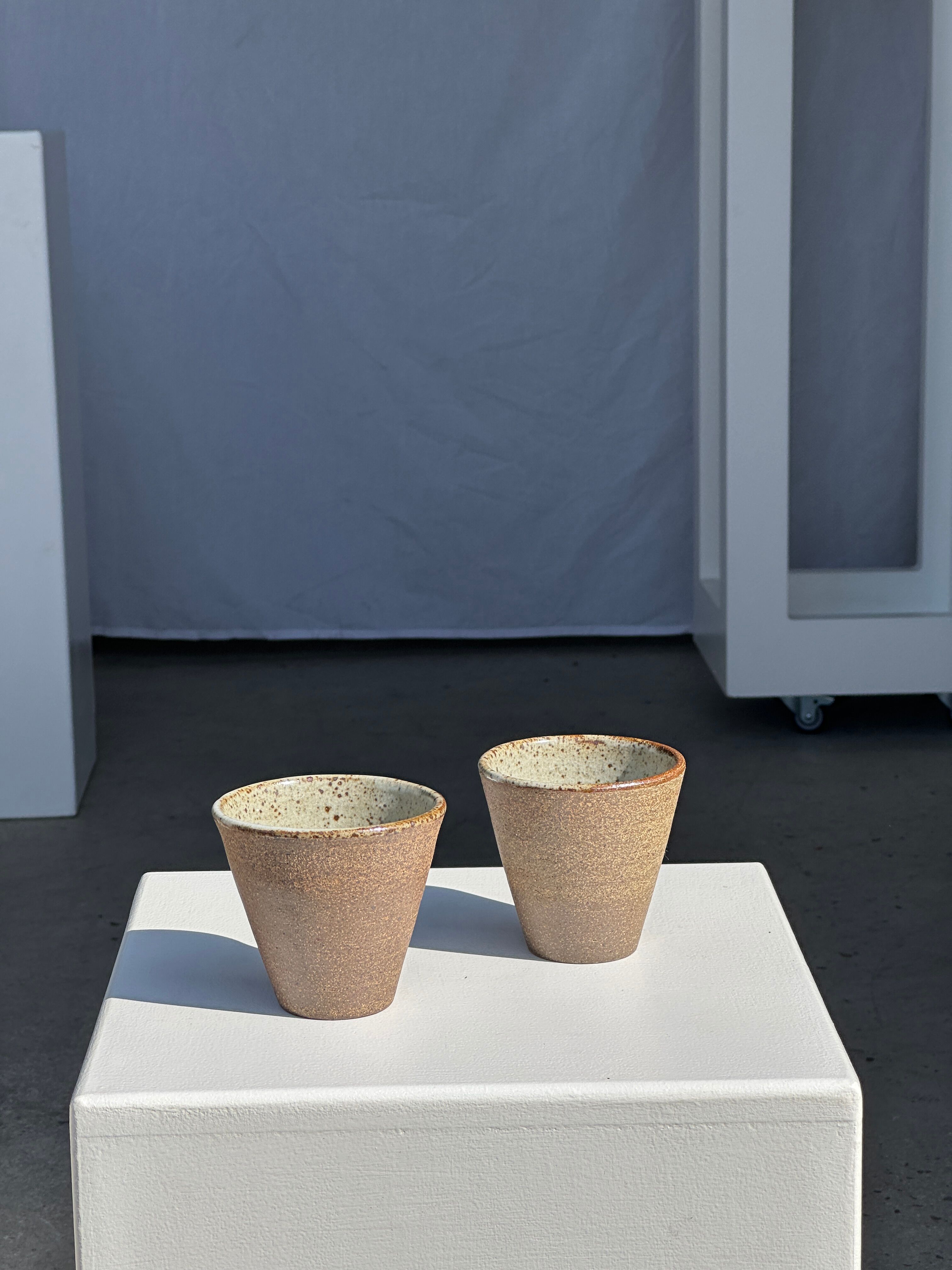 Lot de 2 tasses en céramique indonésienne (mat brun)