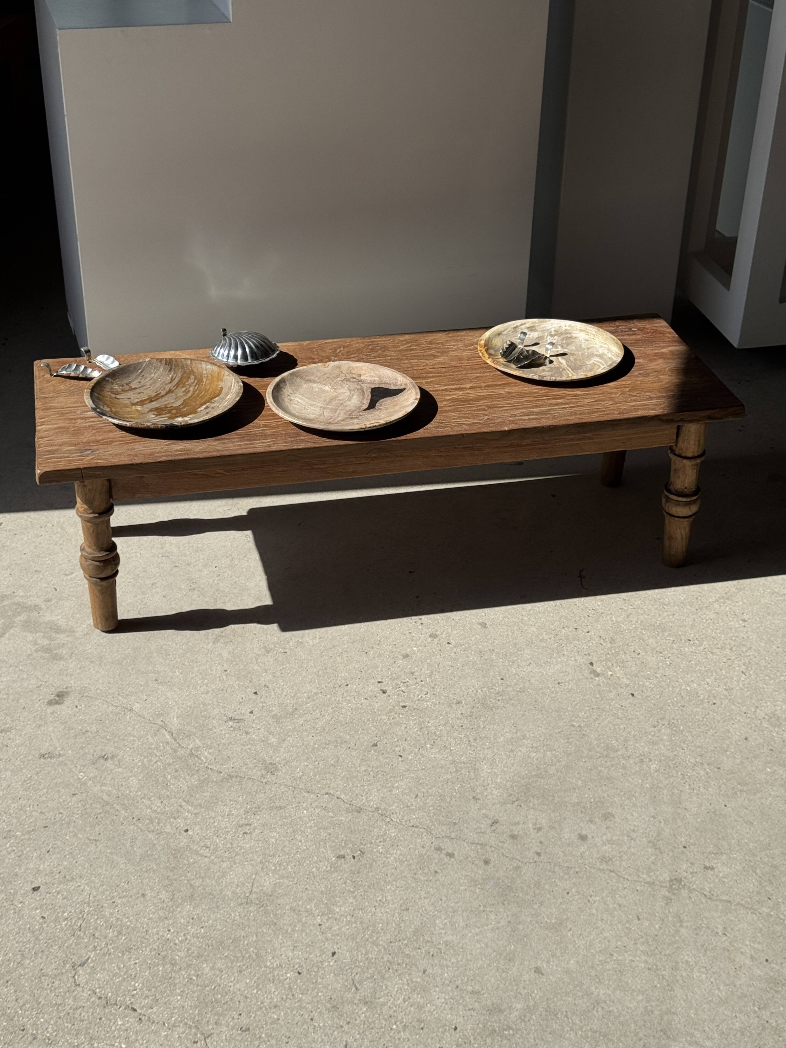 Vide poche, plat ou assiette circulaire en bois pétrifié beige tache noire
