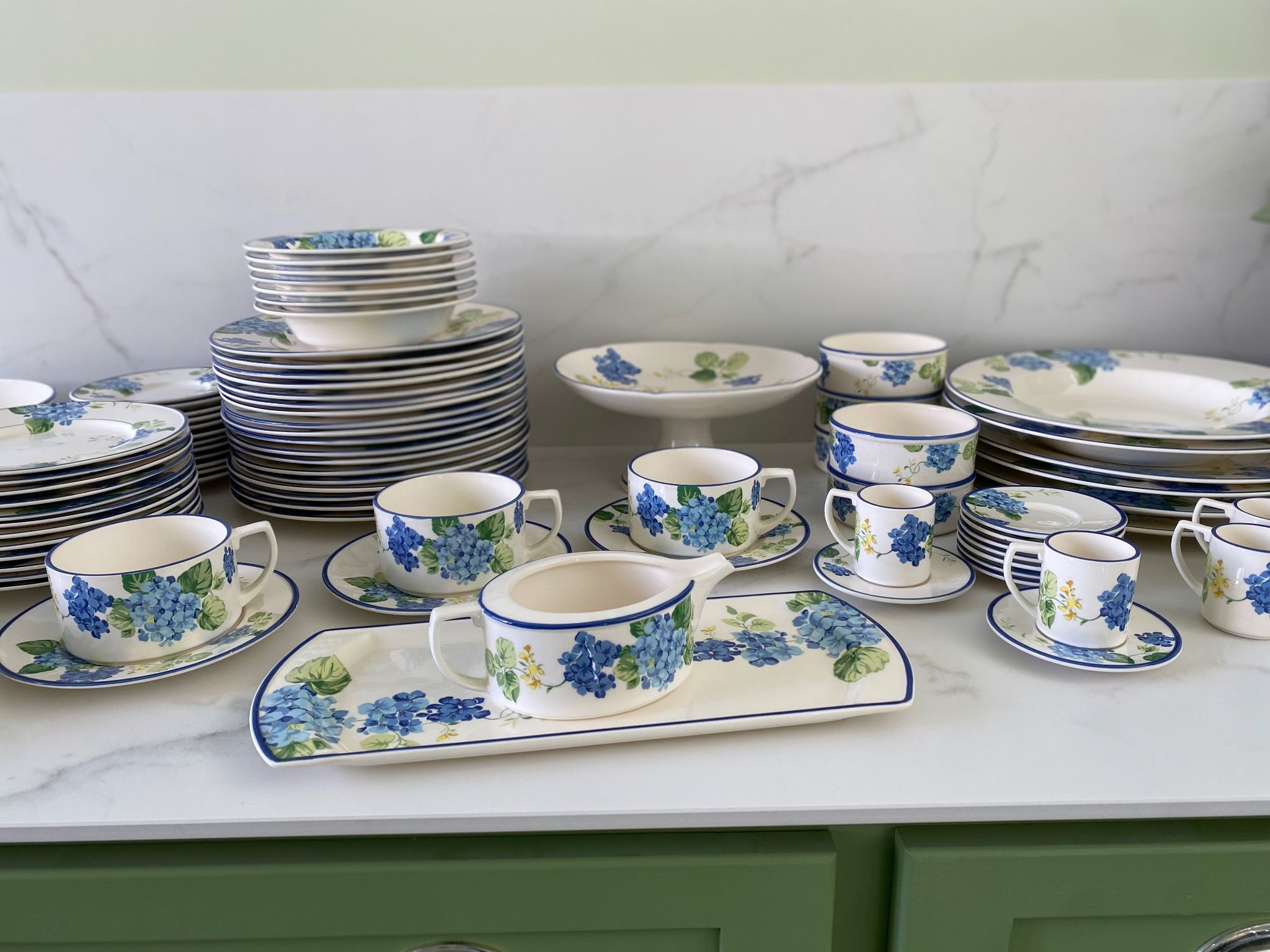 "Hortensia" table service from Luneville, earthenware, 80 pieces