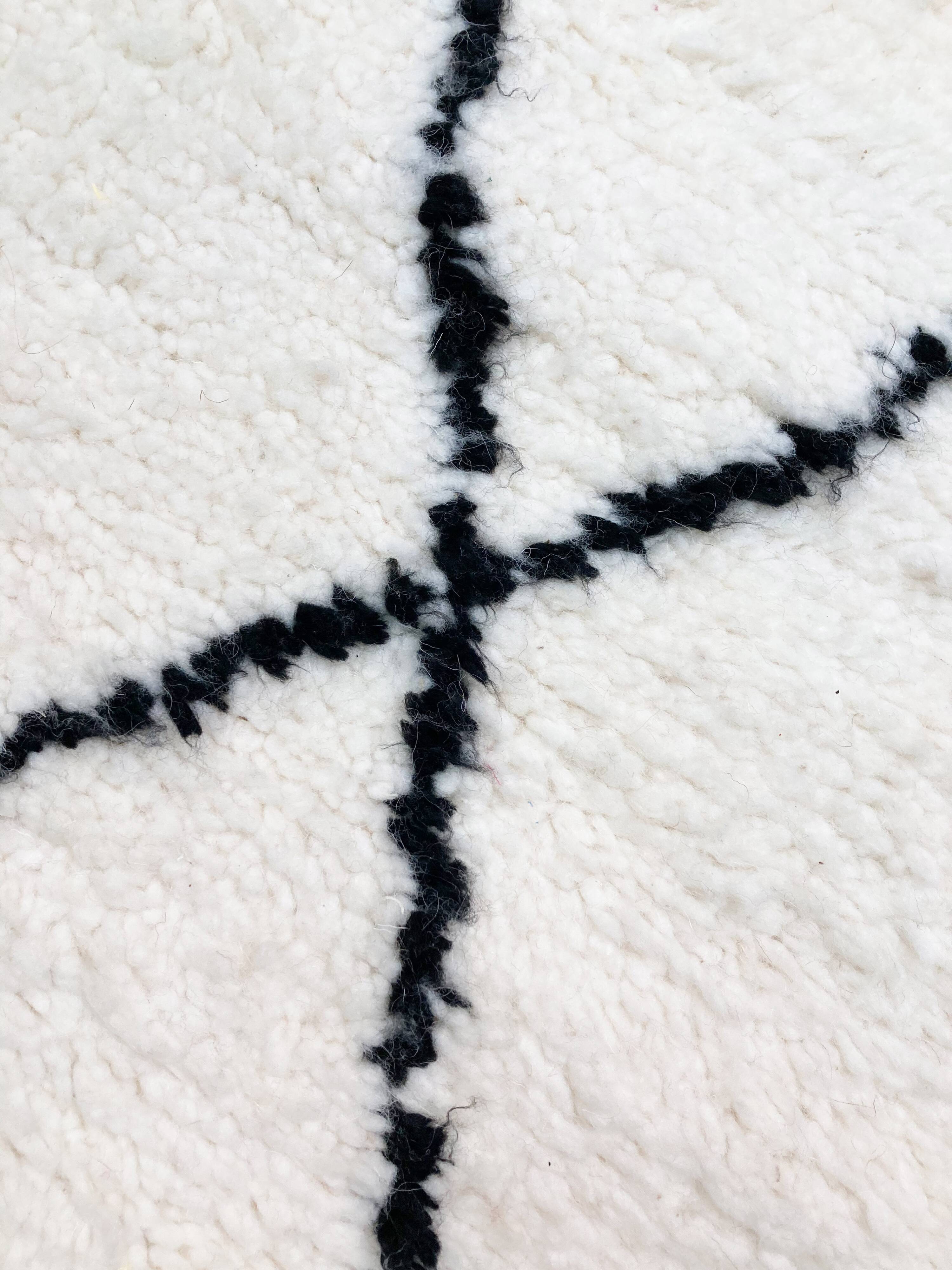 Beni Ouarain Moroccan Berber rug with black diamonds 2.36x1.65m