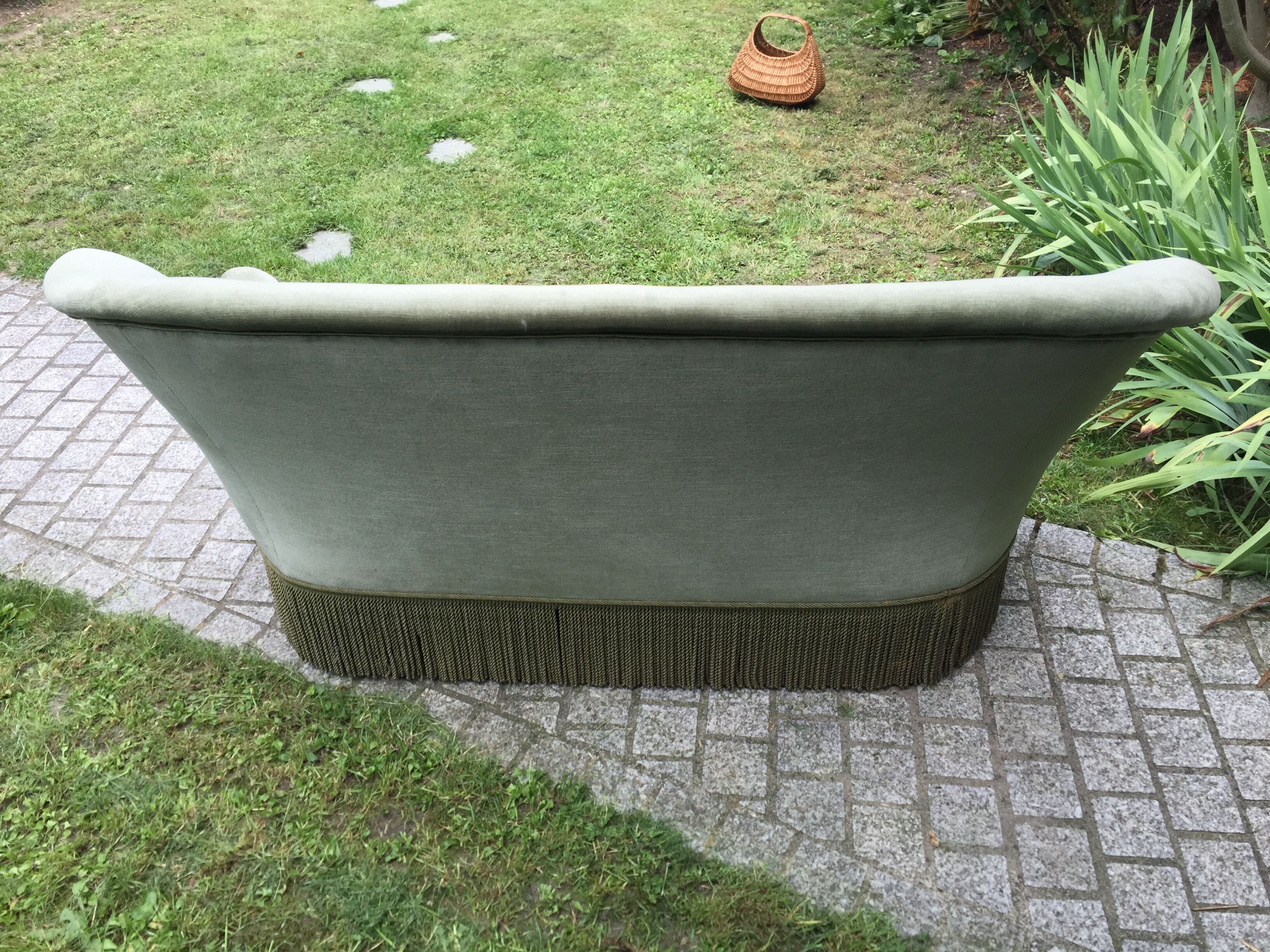 Vintage green velvet toad sofa  1970