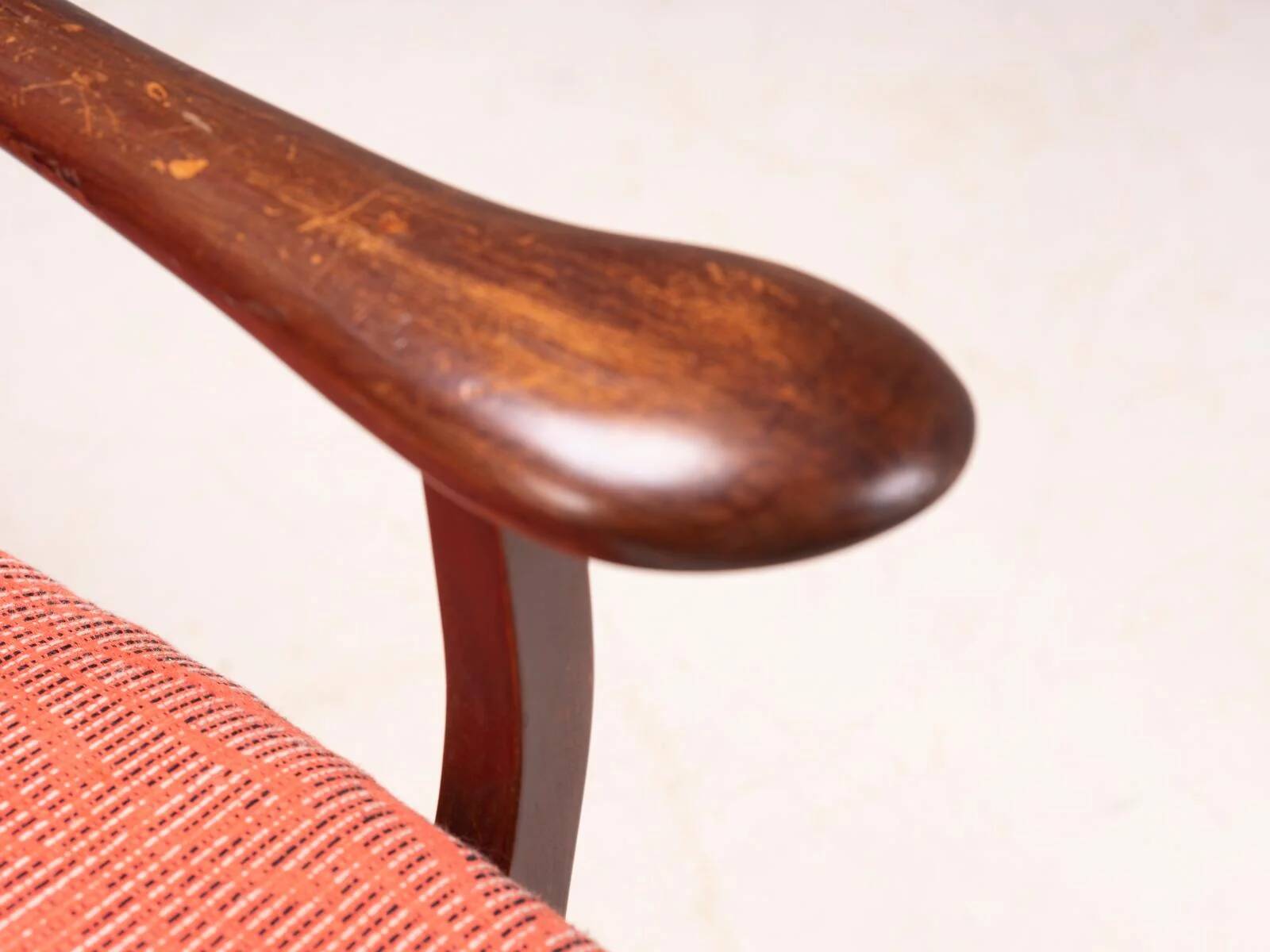 Paire de fauteuils vintage des années 50 avec accoudoirs en bois, Tchécoslovaquie, 72 × 61 × 82 cm