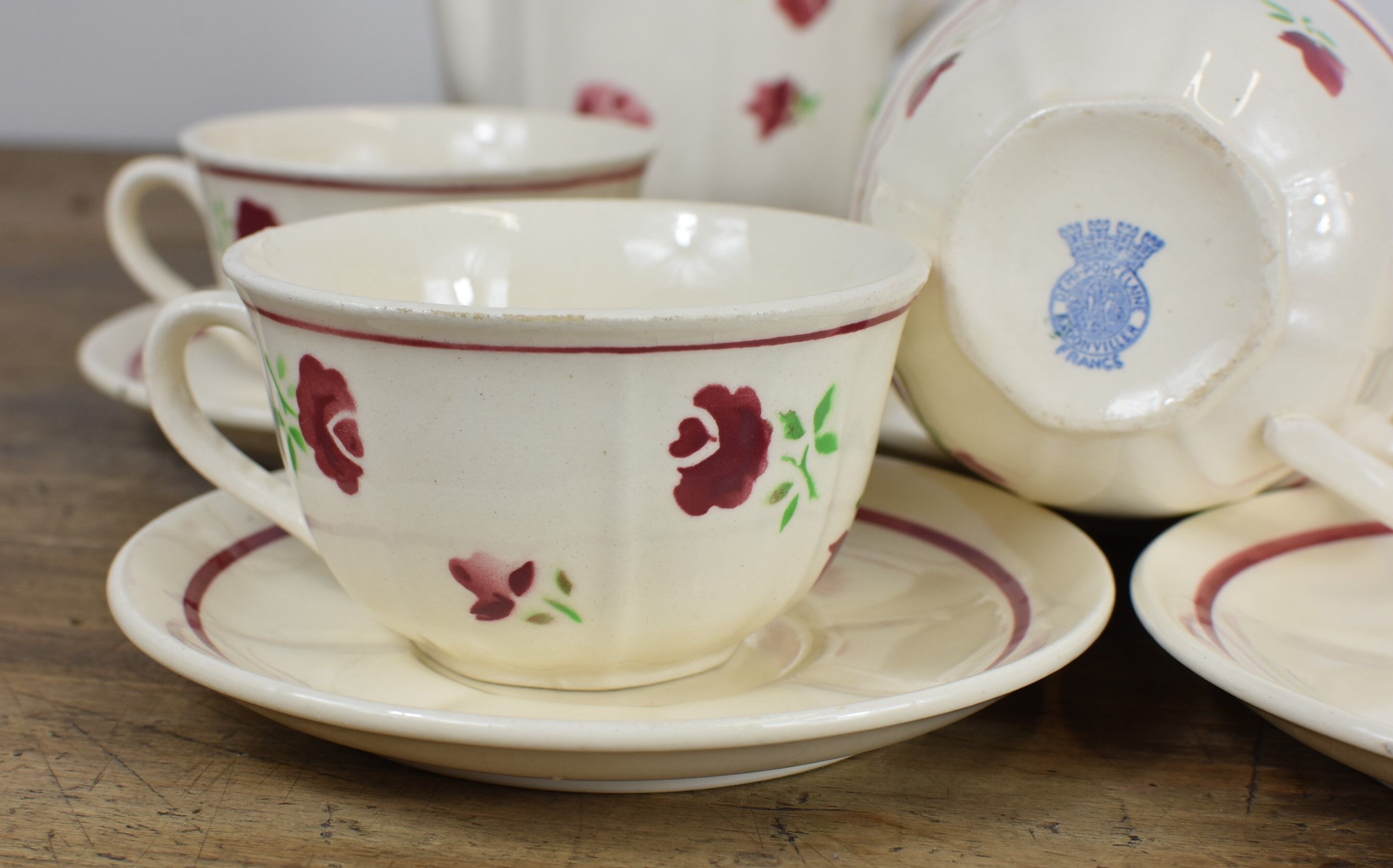 Set of 6 coffee cups his coffee teapot and milk teapot.