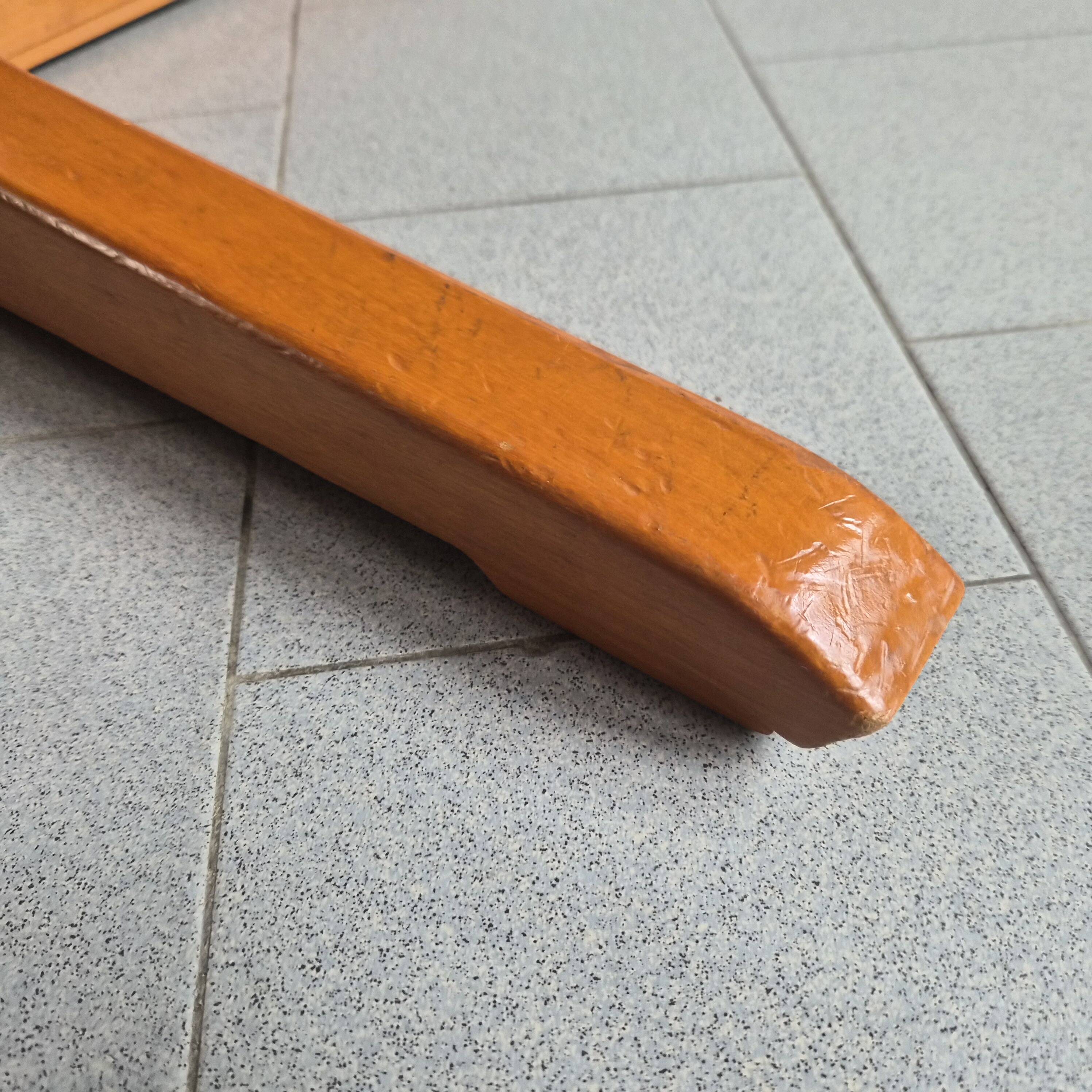 Baumann dining table 1960 extendable from 114 to 167 cm with integrated extensions.