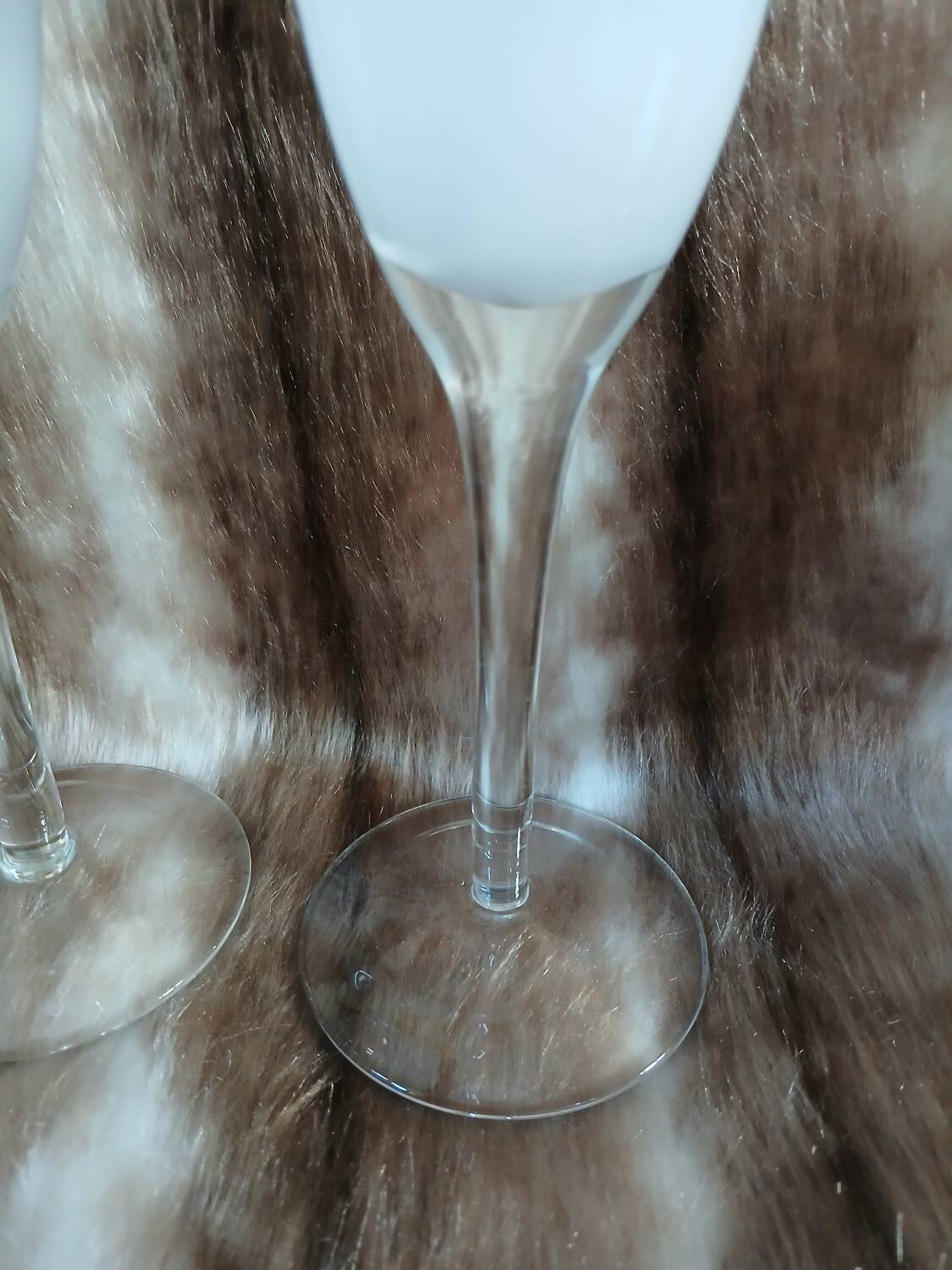 4 white champagne flutes