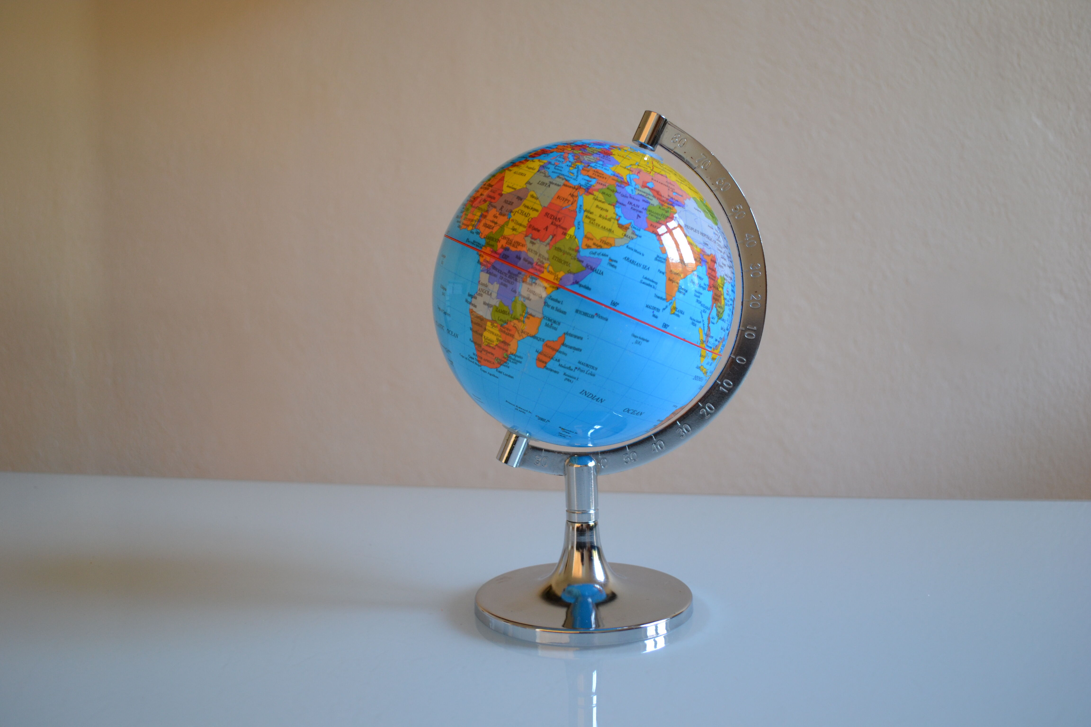 Globe vintage foot tulip