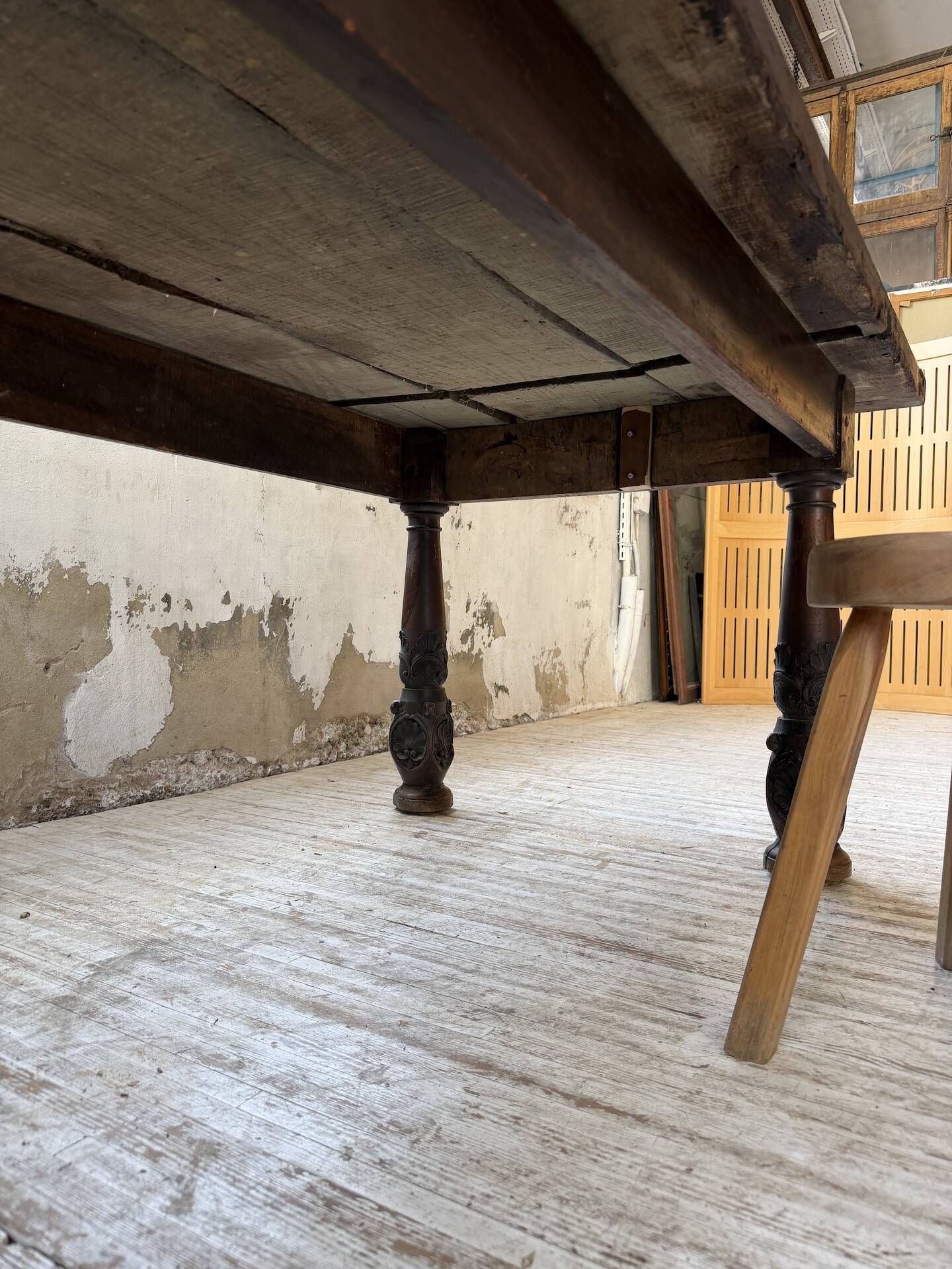 19th-century castle table, carved solid oak, 190cm.