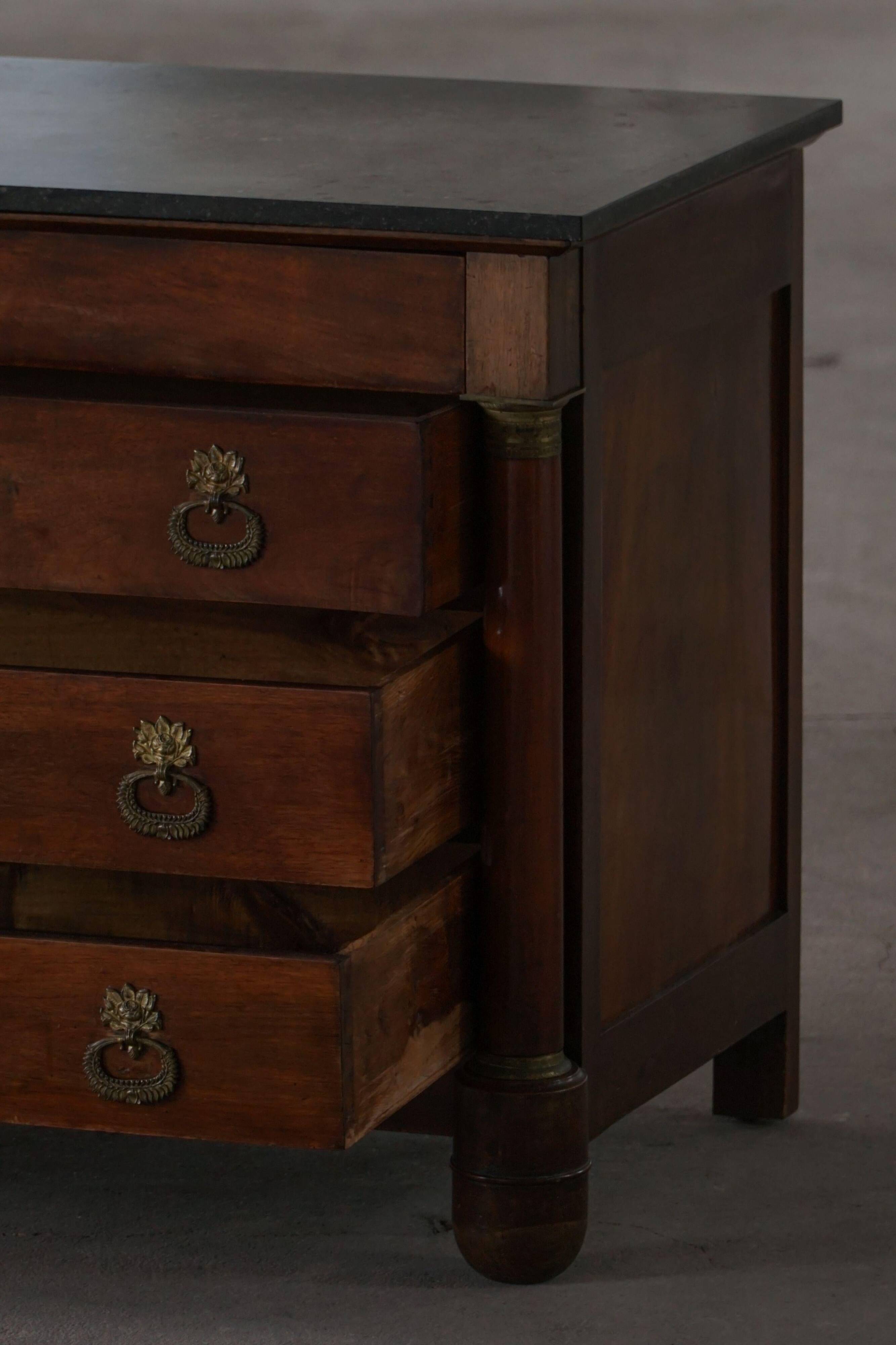 French Empire Commode / Commode, walnut and bronze mounts, 19th century