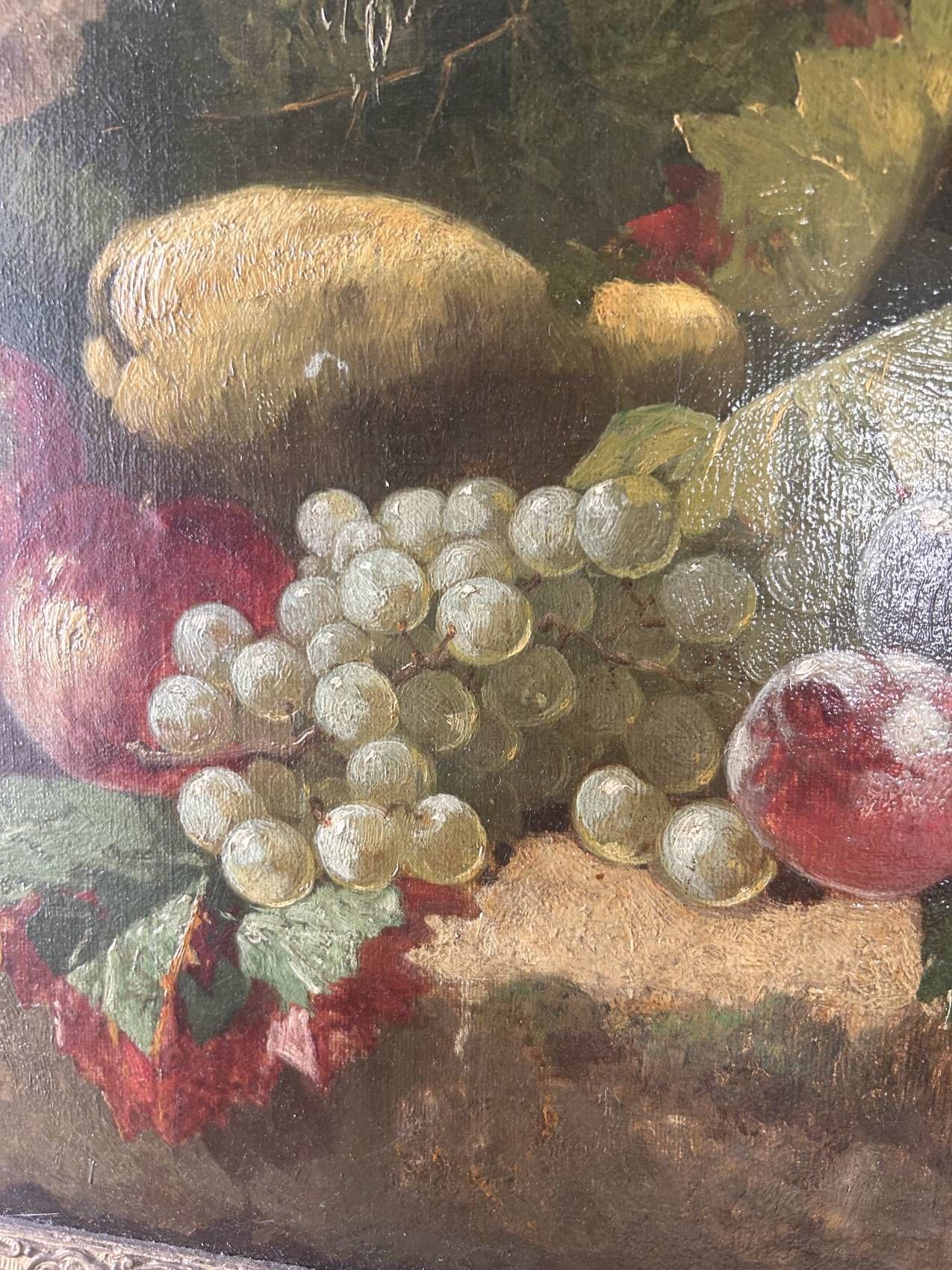 Large still life with fruits from the 19th century – oil on canvas and gilded frame – in superb condition.