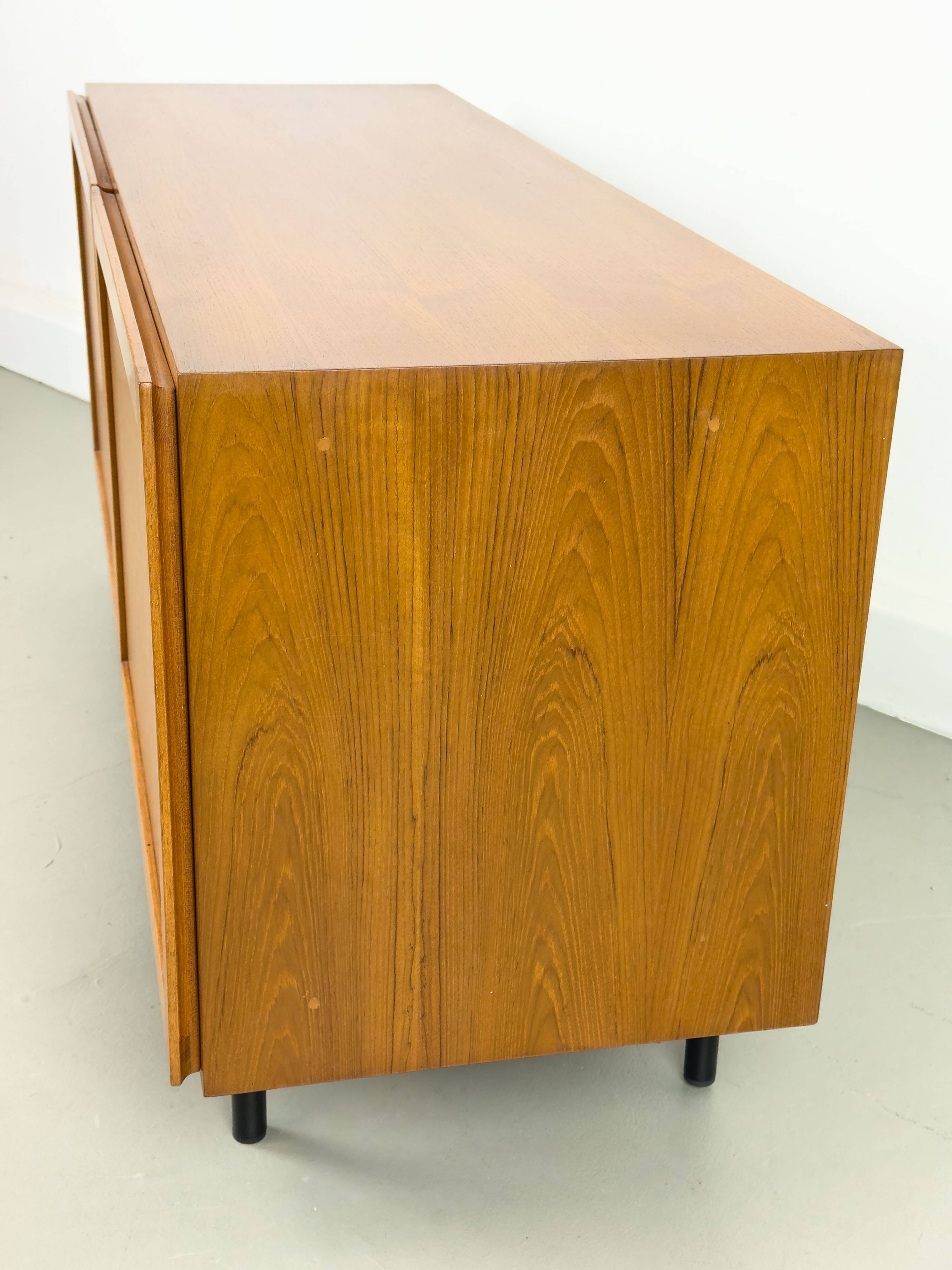 Buffet bas en teck, années 1970