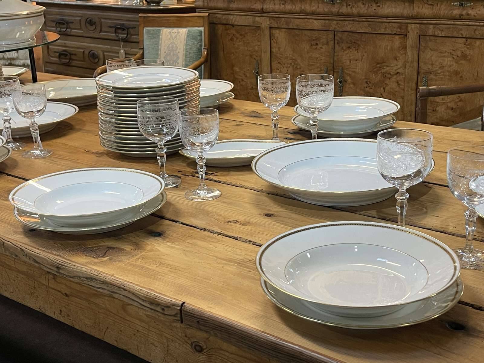 Service en porcelaine de Limoges - 107 pièces - années 1960