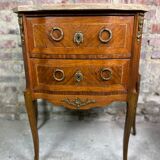 Commode galbée de style transition Louis XV/XVI en marqueterie et bronze