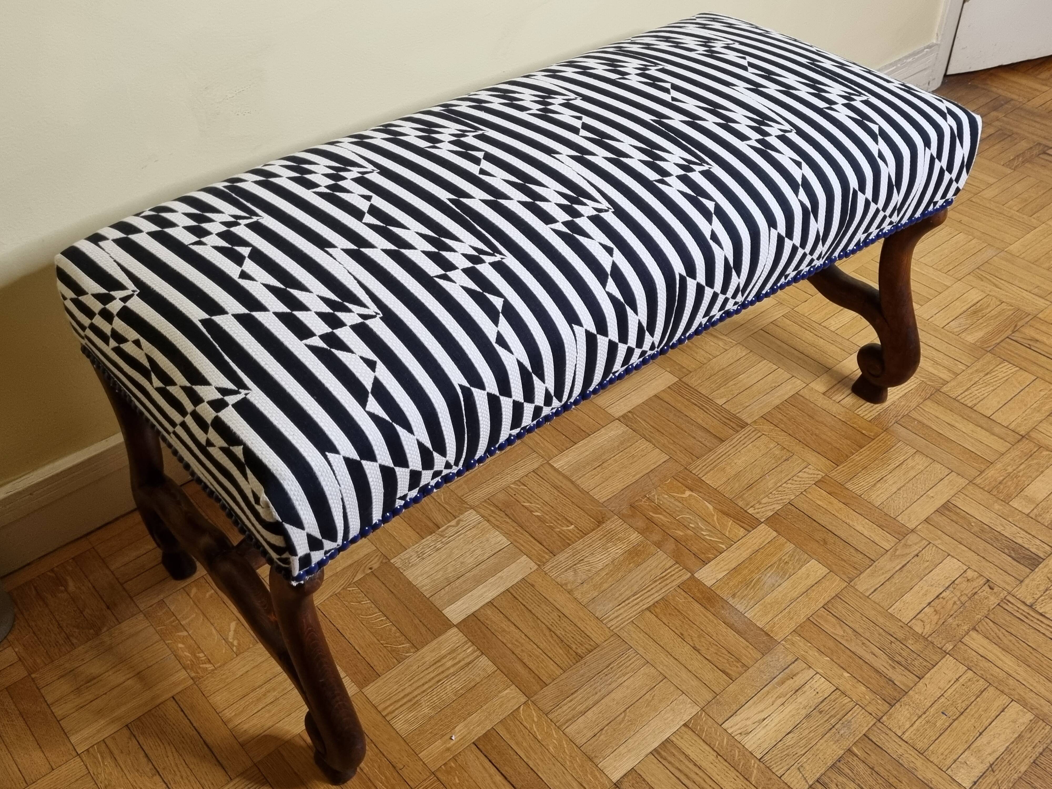 Vintage reupholstered solid wood footboard bench, kirkbydesign publisher fabric, 88 cm