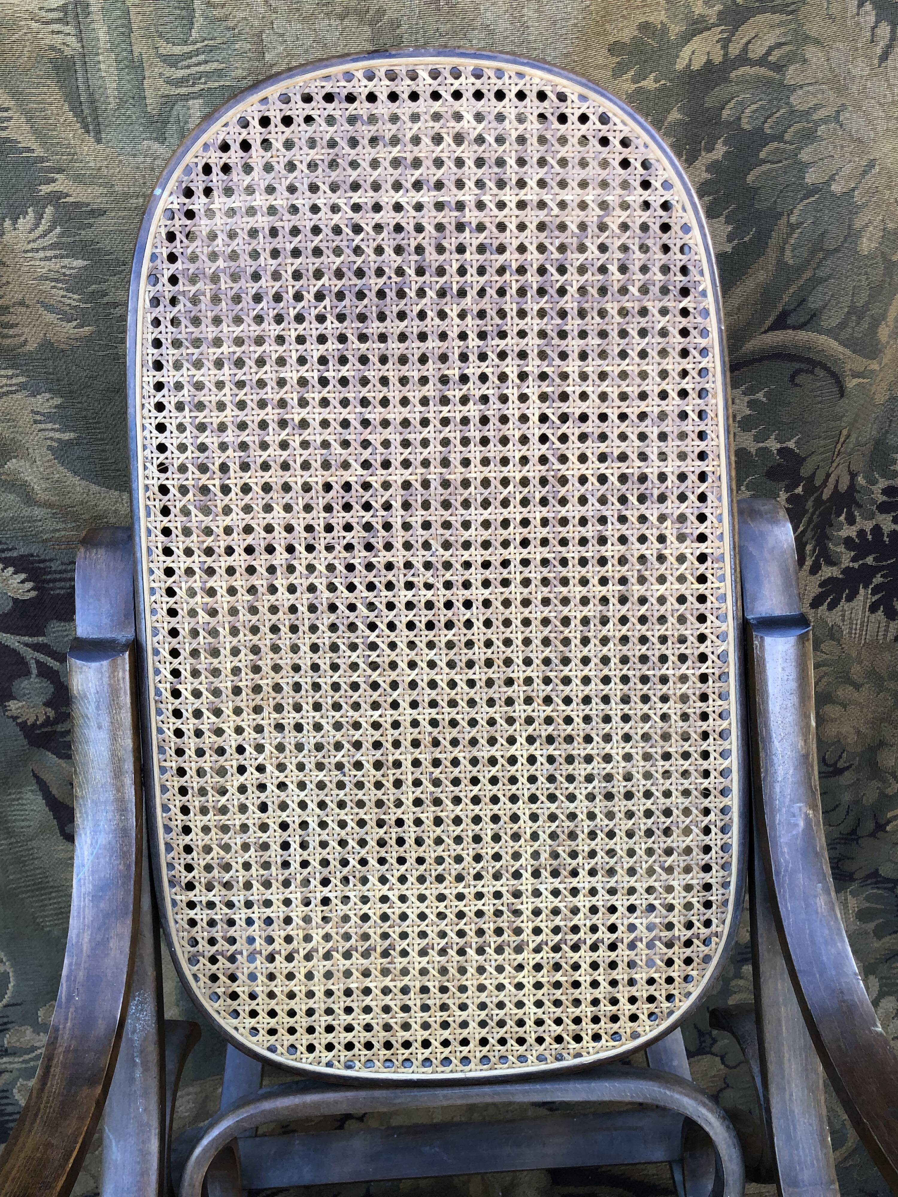 Rocking chair vintage cannée