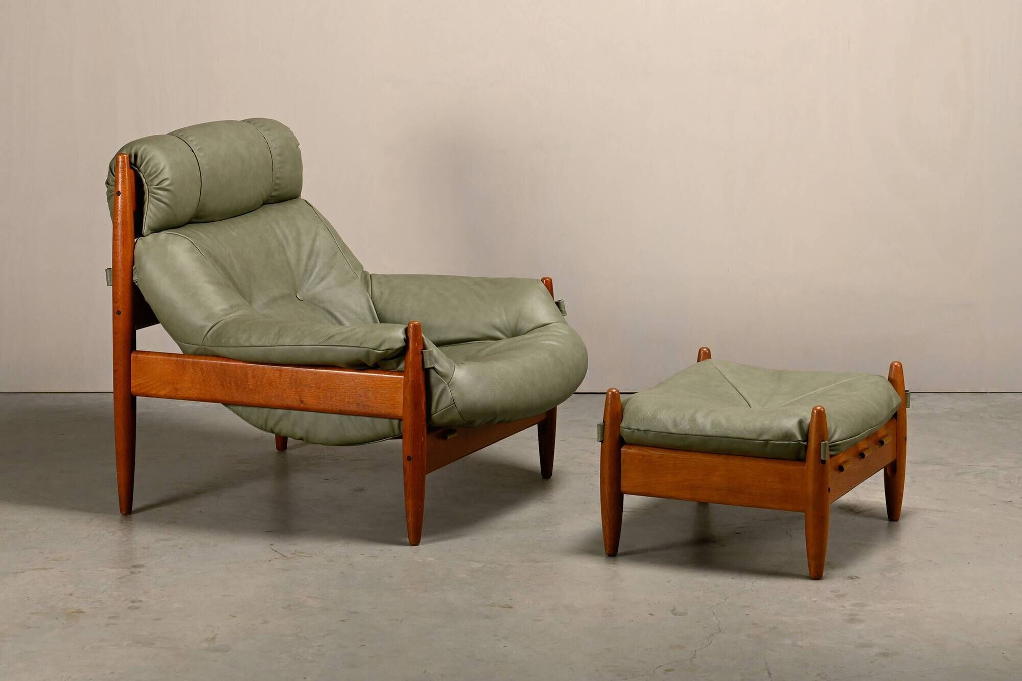 Lounge Chair in the manner Sergio Rodrigues and Jean Gillon, Oak / Leather