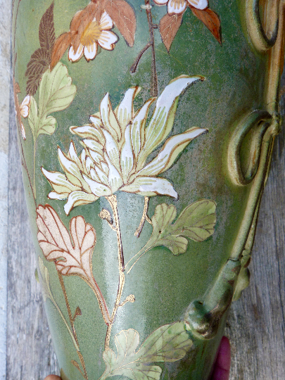 Vase Satsuma 1900 Japan Mejii period Chrysanthemes enamelled pottery