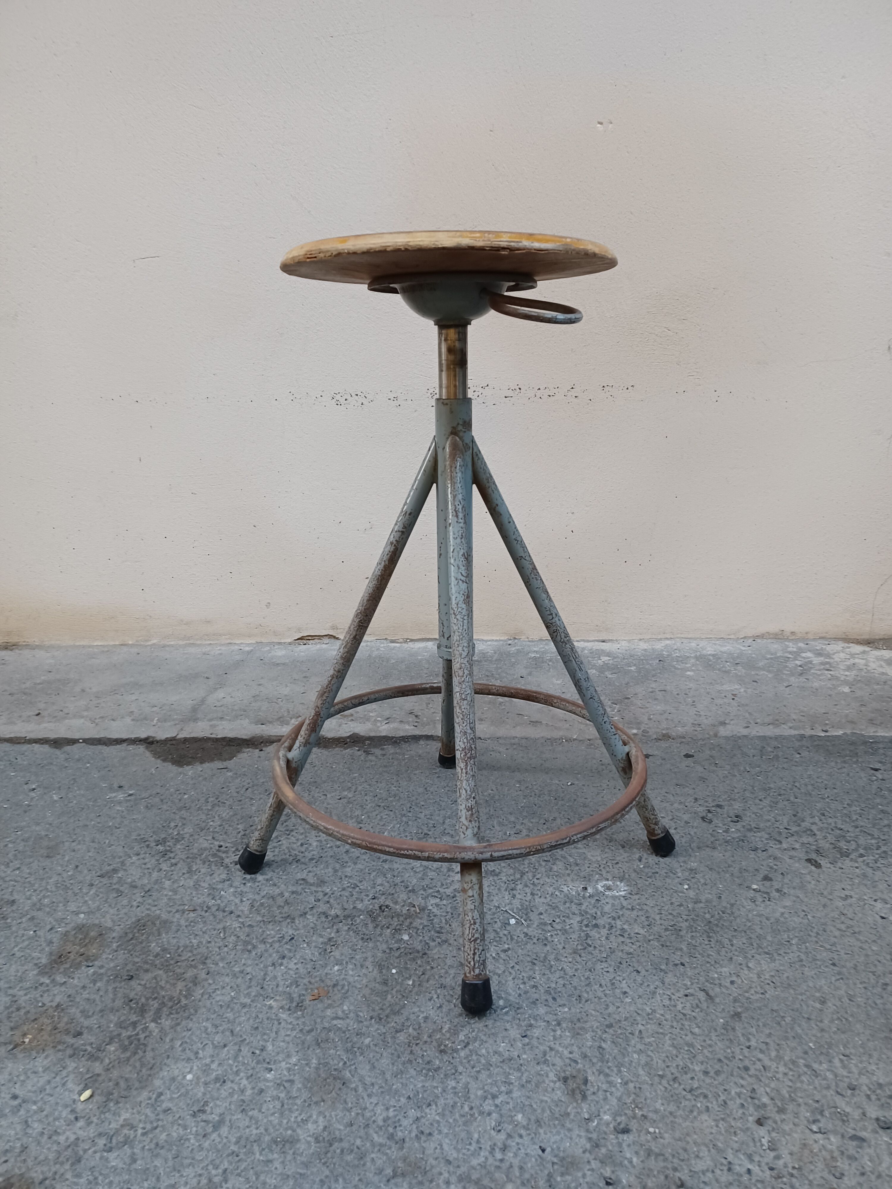 Workshop stool